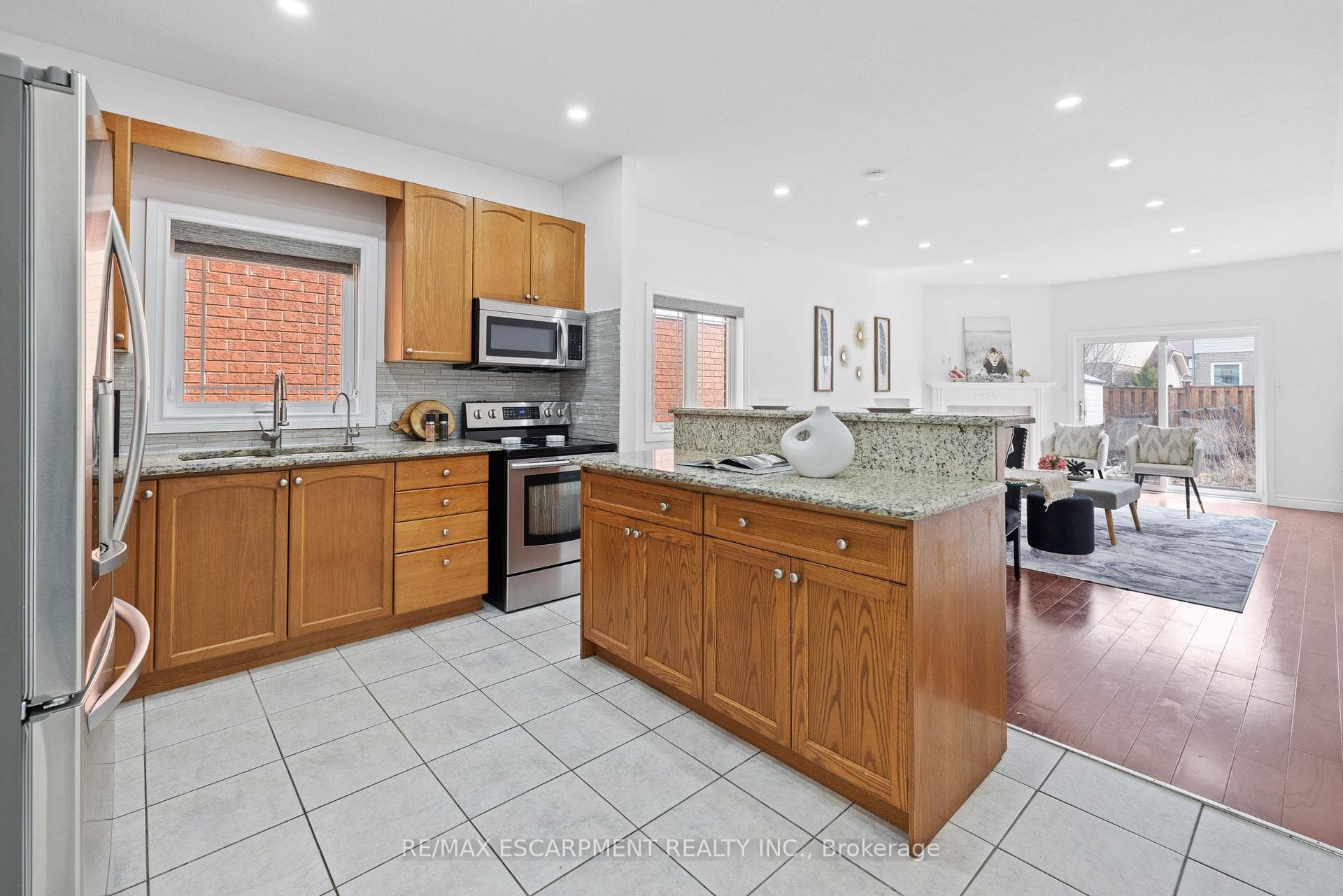 39 McKibbon Avenue photo 11