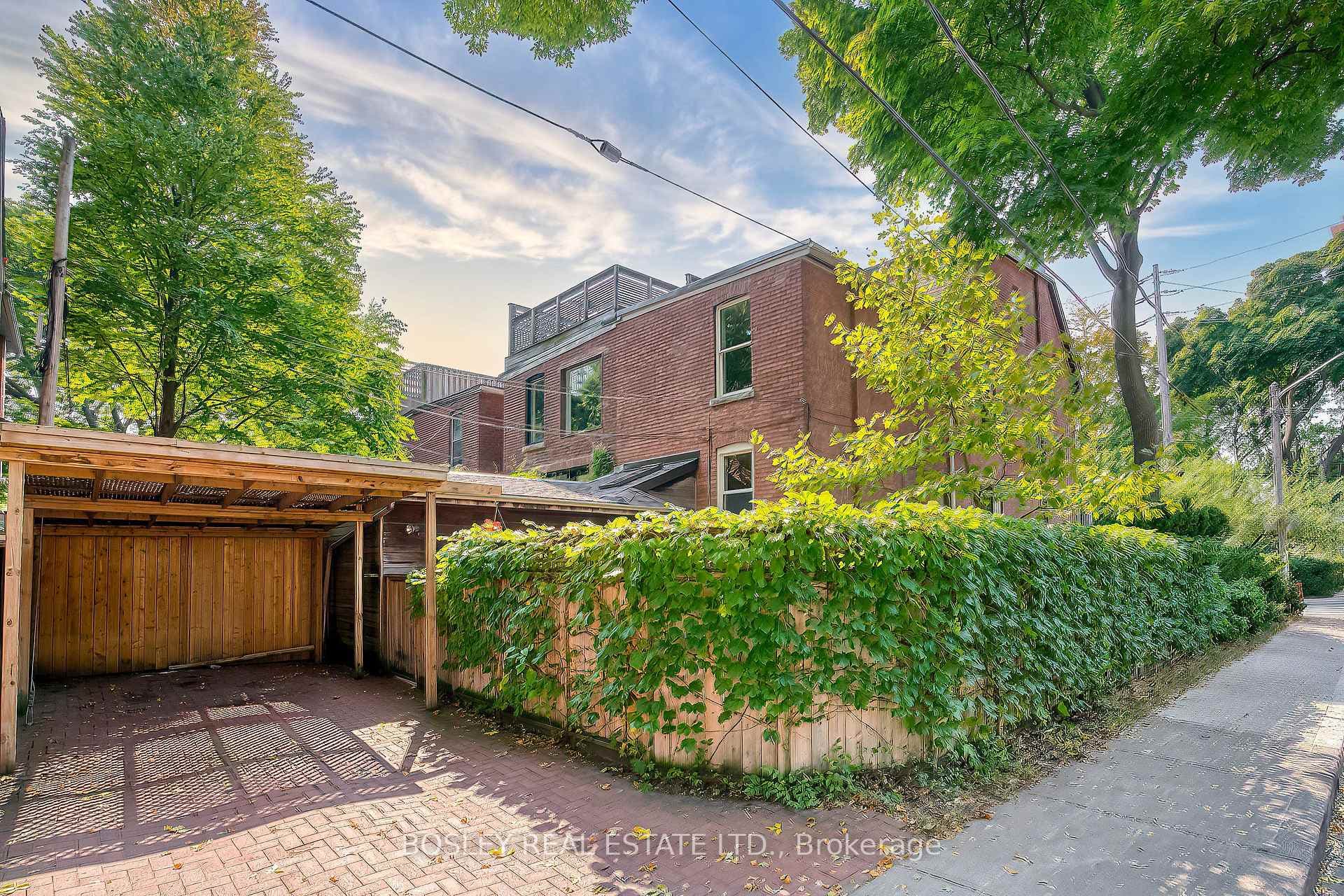 591 Palmerston Avenue photo 35