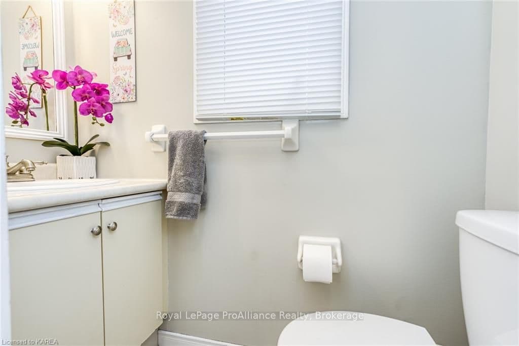 1258 BRACKENWOOD Crescent photo 24