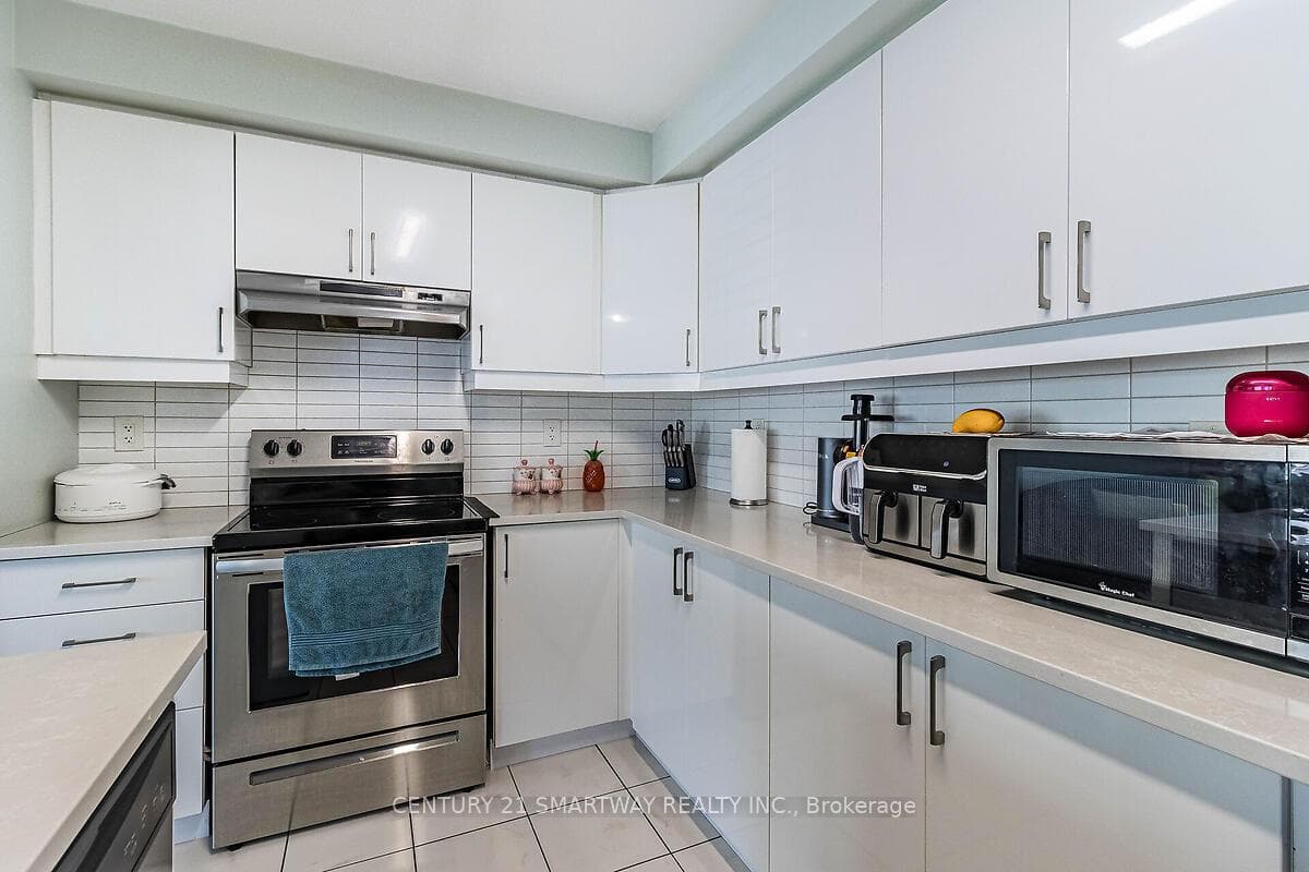 1143 Duignan Crescent photo 24