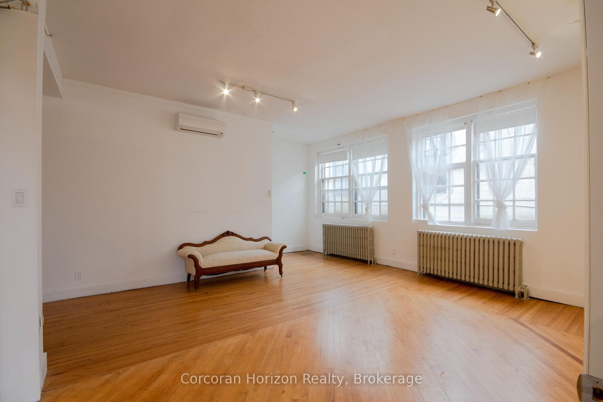 323 King Street photo 20