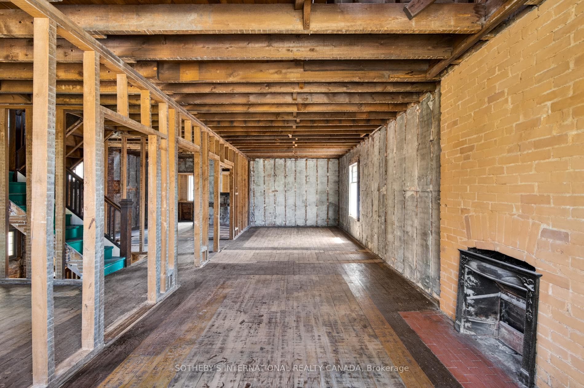 579 Indian Road photo 24
