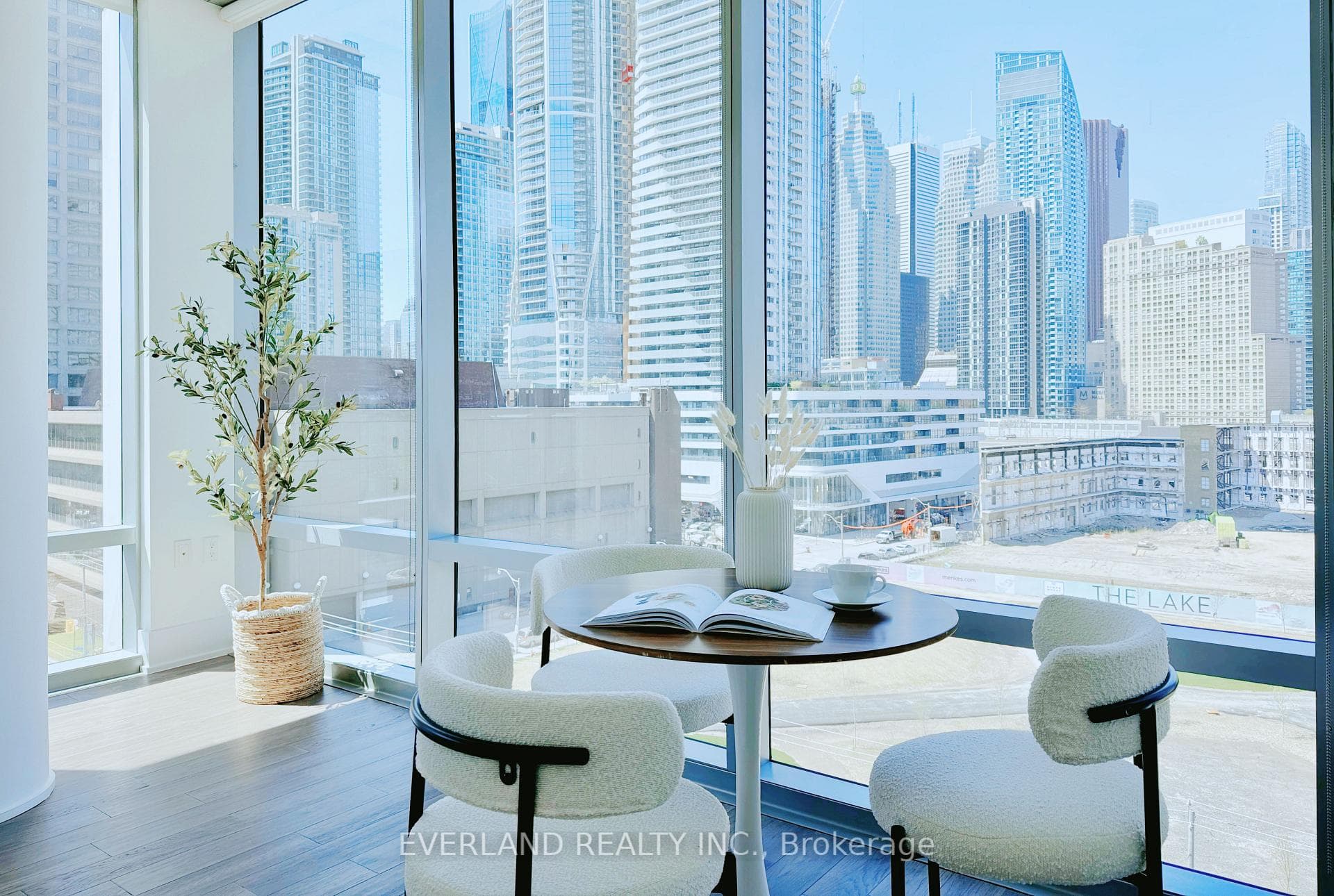 39 Queens Quay Unit 840 photo 7