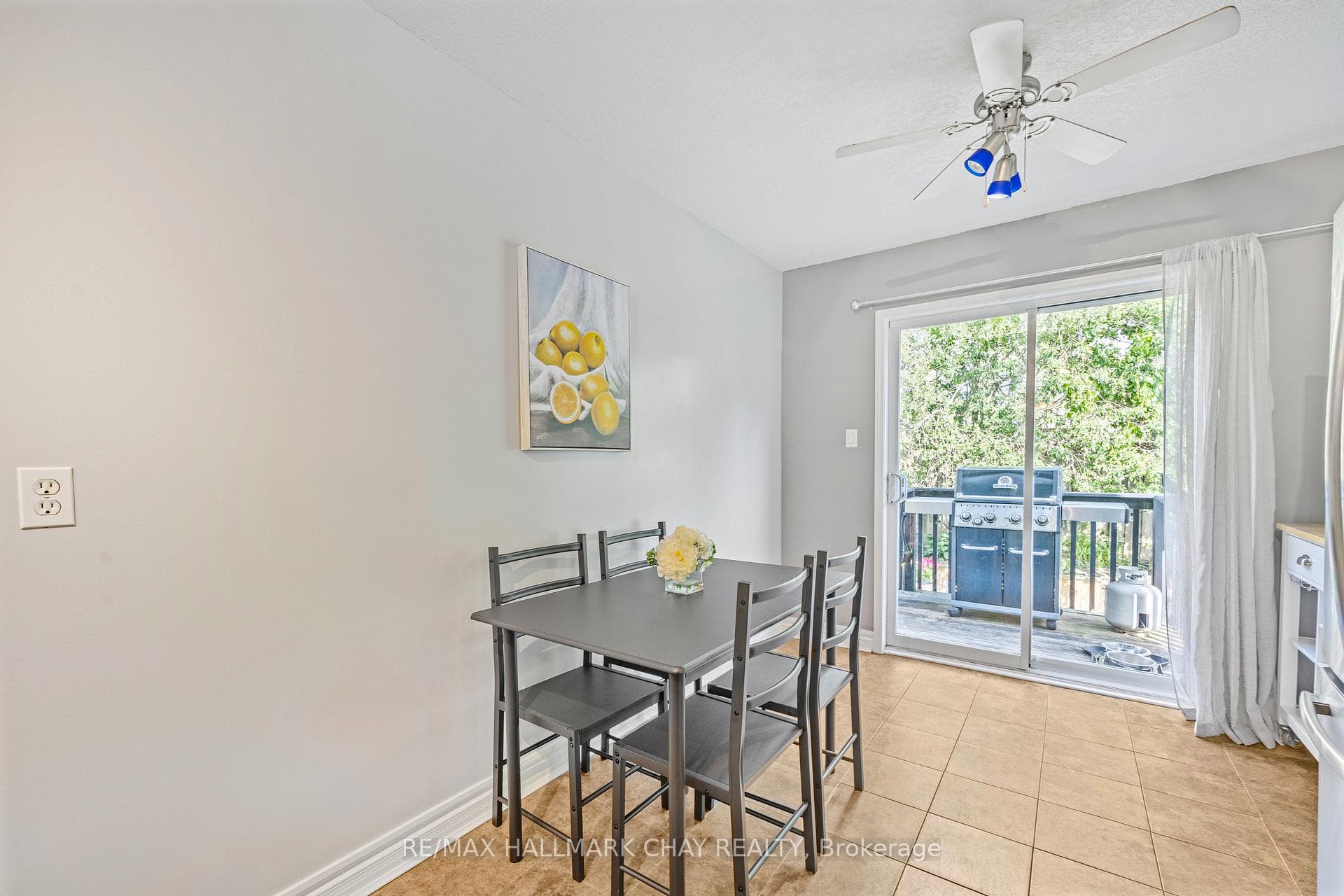 118 Biscayne Crescent photo 9