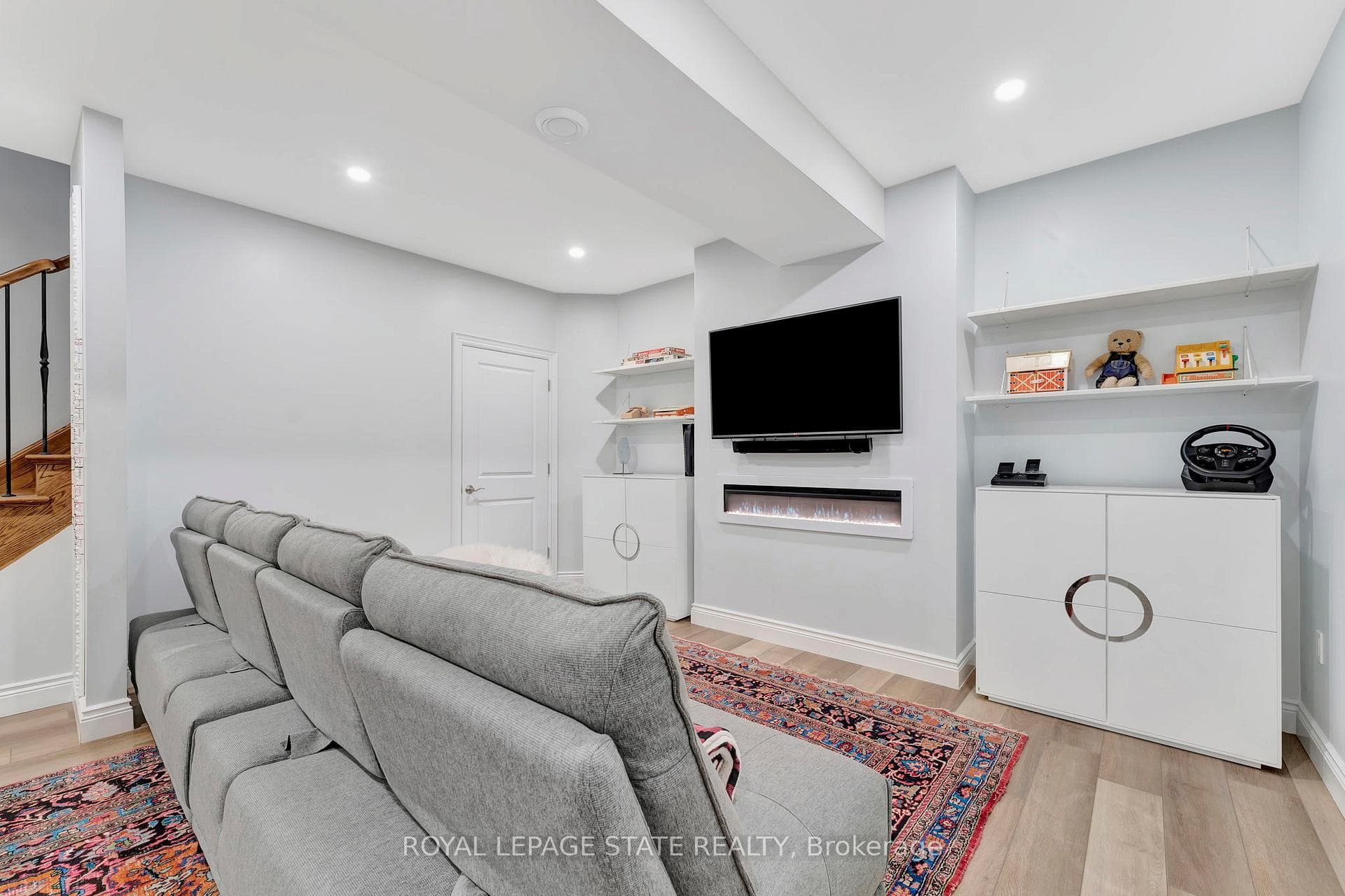 175 Oakhill Place photo 38
