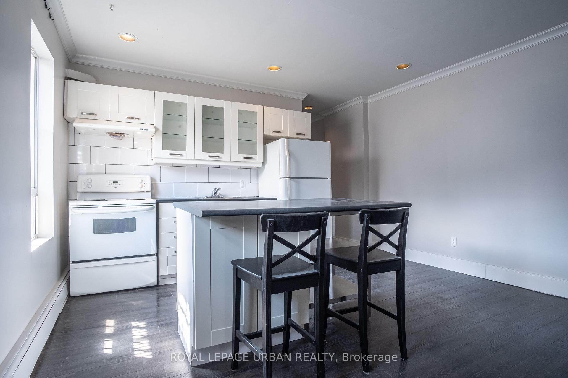 636 Danforth Avenue Unit 2 photo 1