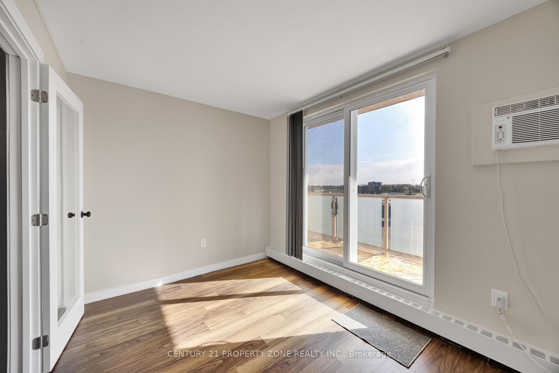 573 MORNINGTON Avenue Unit 907 photo 24