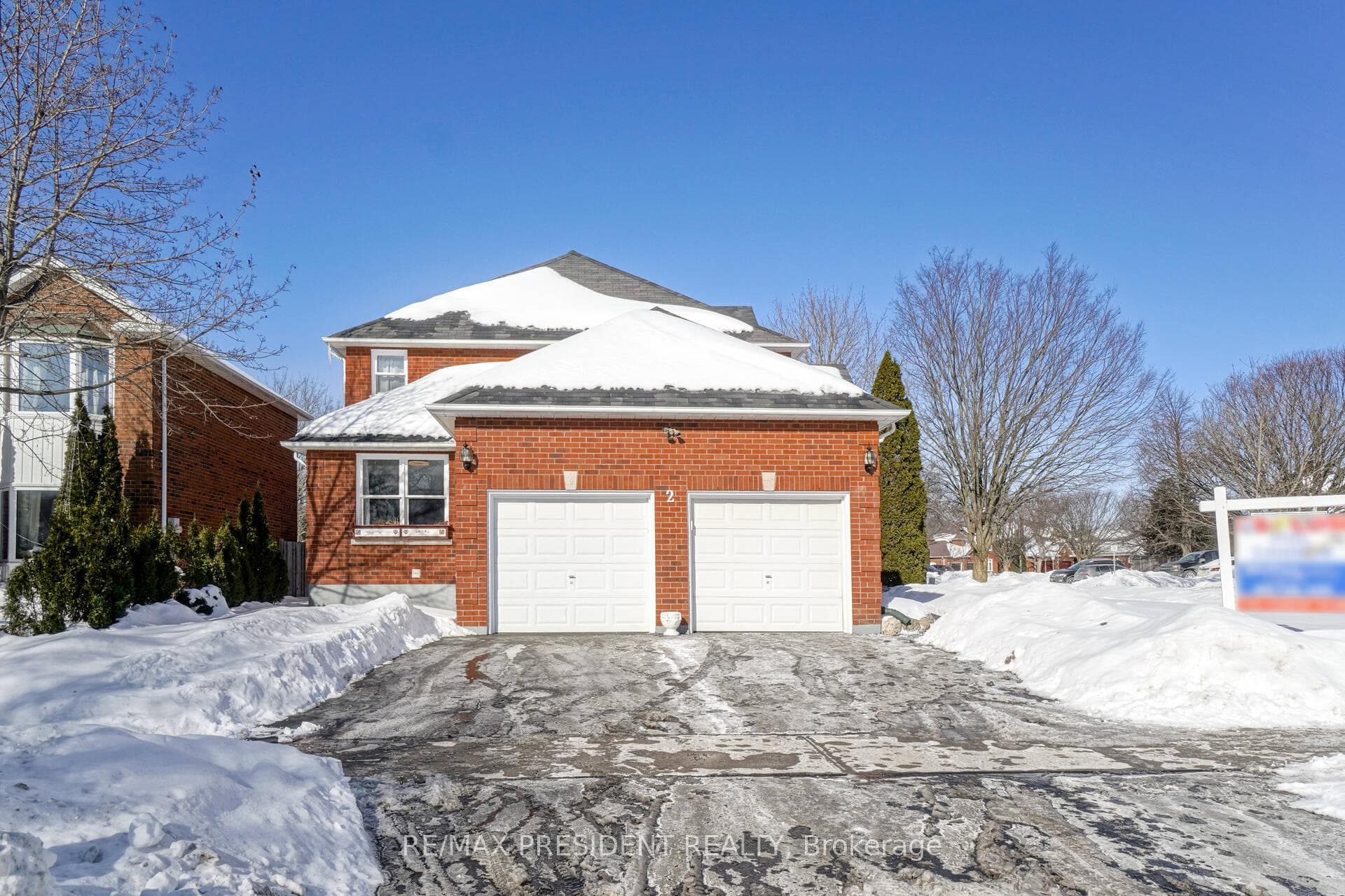 2 White Cliffe Drive photo 1