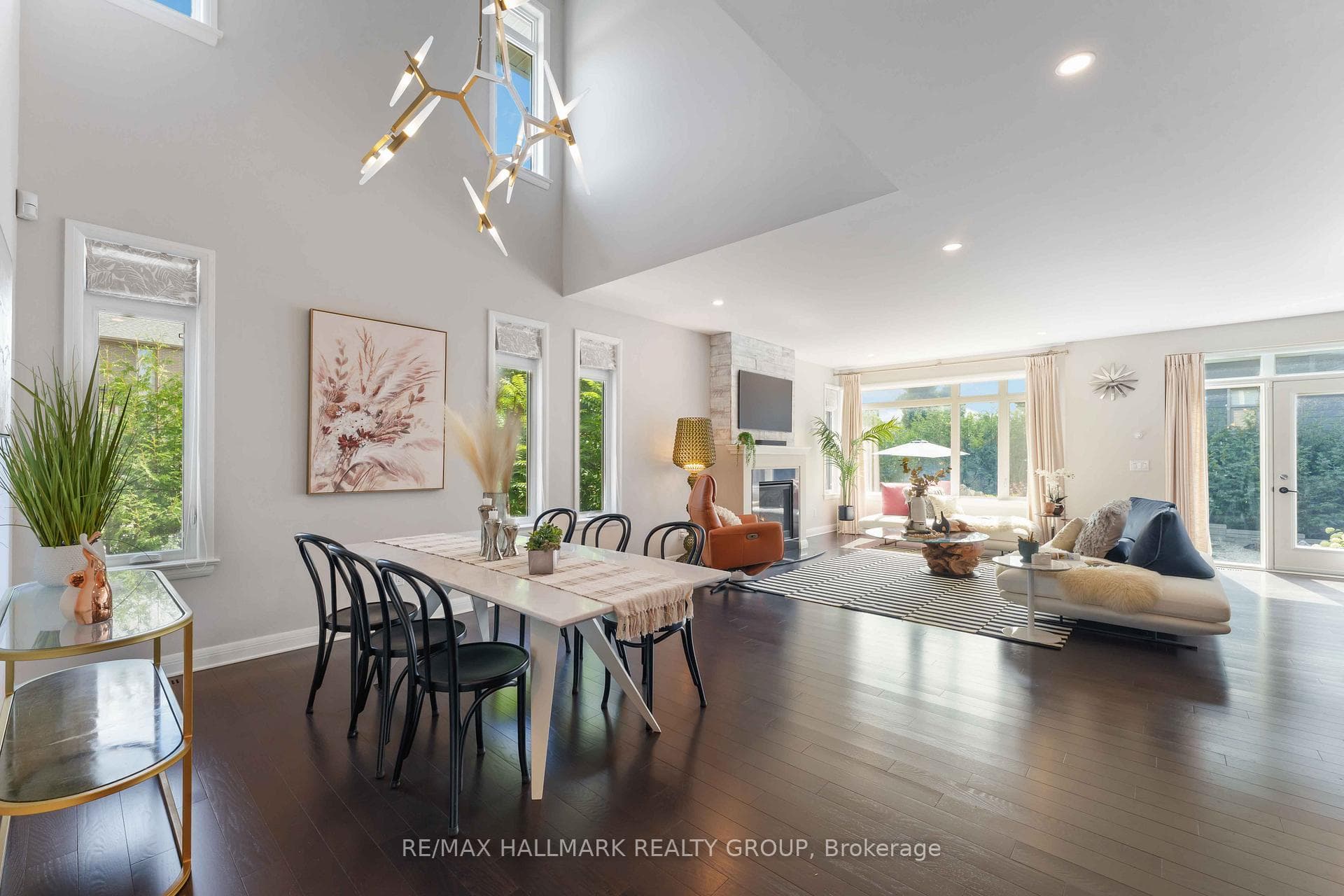 155 Escarpment Crescent photo 5