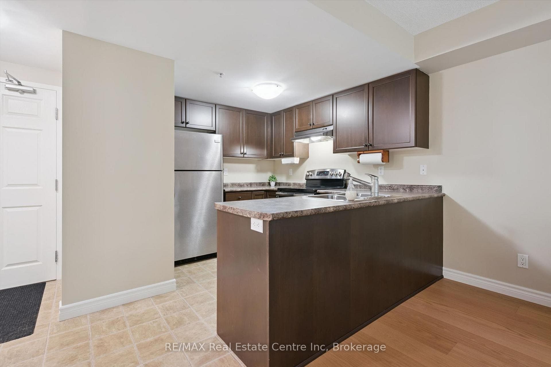 645 St David Street Unit 302 photo 7