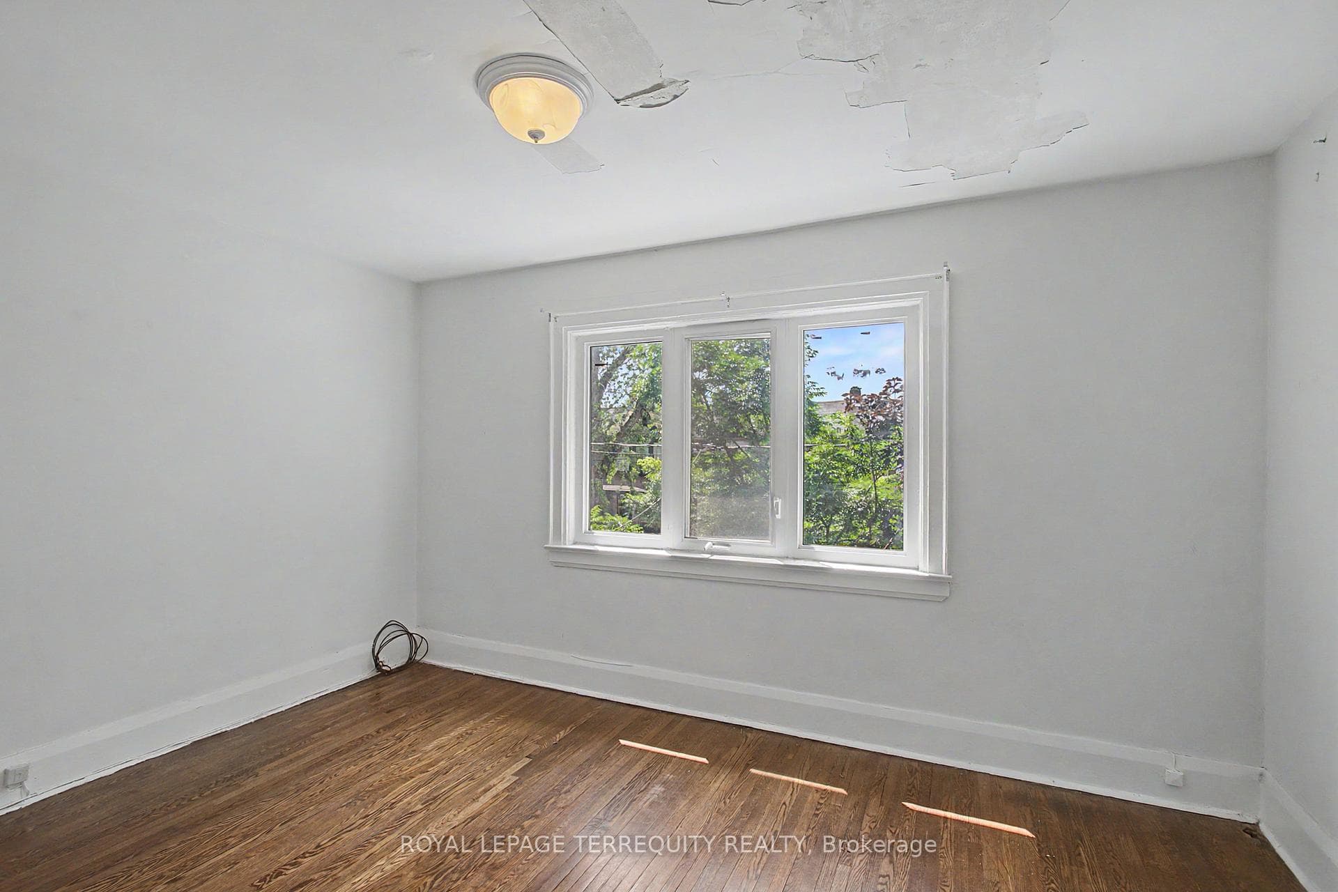 122 Ascot Avenue photo 15