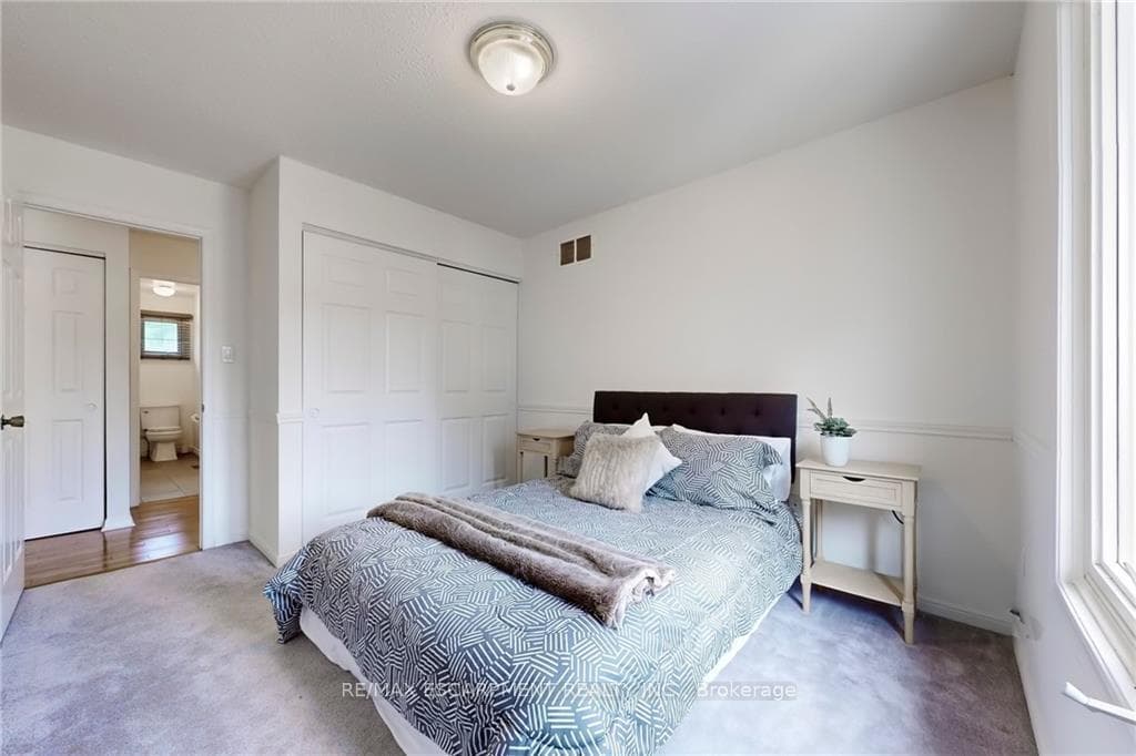 512 Scarlett Crescent photo 20