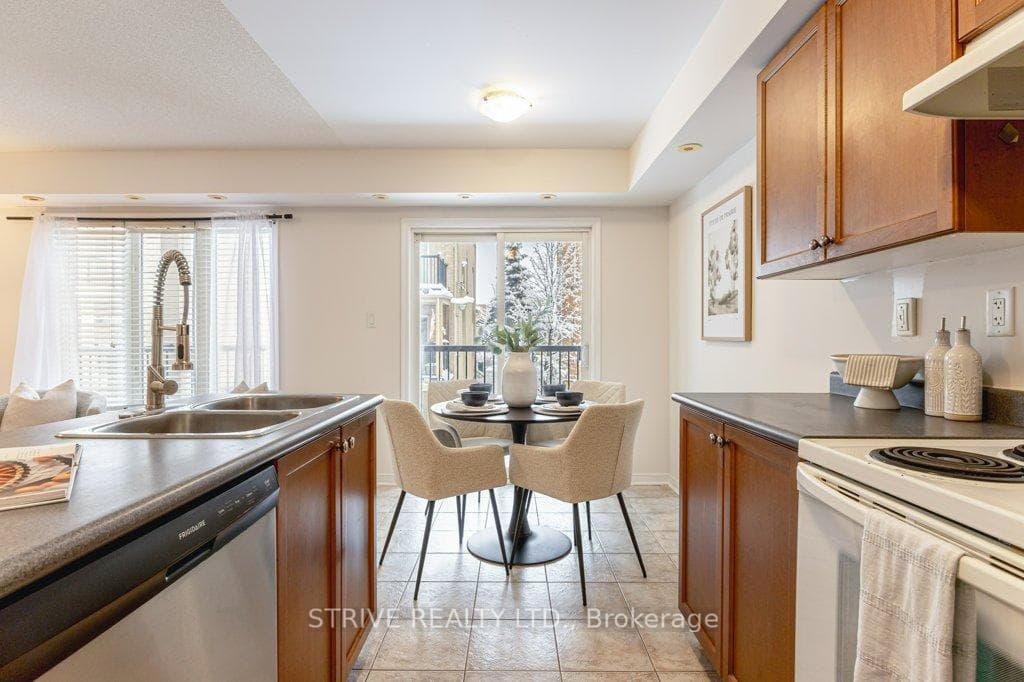 148 Louisbourg Way photo 15
