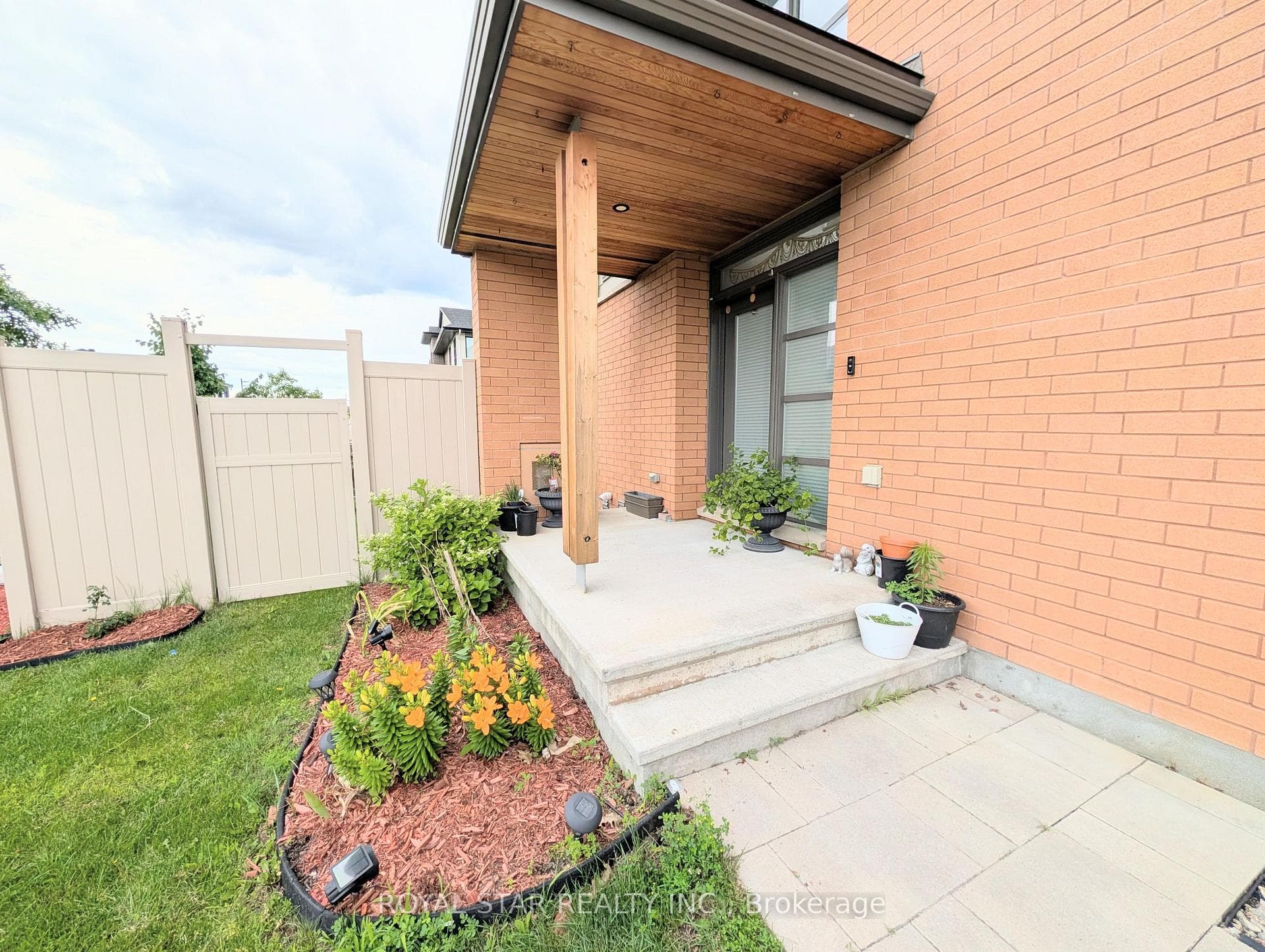201 Pisces Terrace photo 3