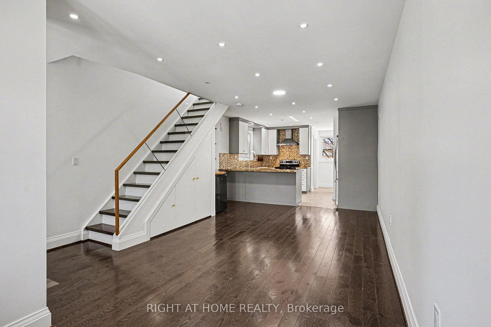174 Rosethorn Avenue photo 4