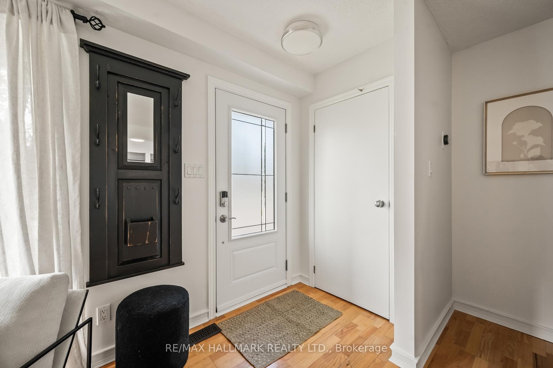 622 Dorchester Drive photo 2