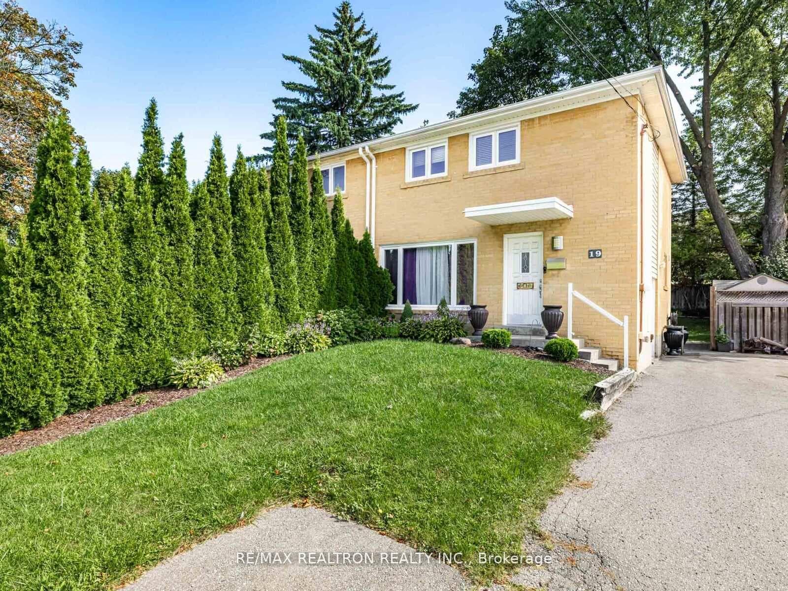 19 Davis Road photo 2