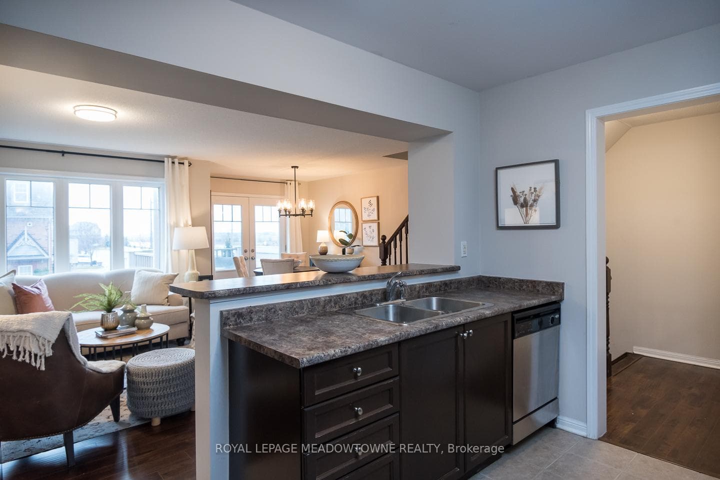 769 Challinor Terrace photo 6