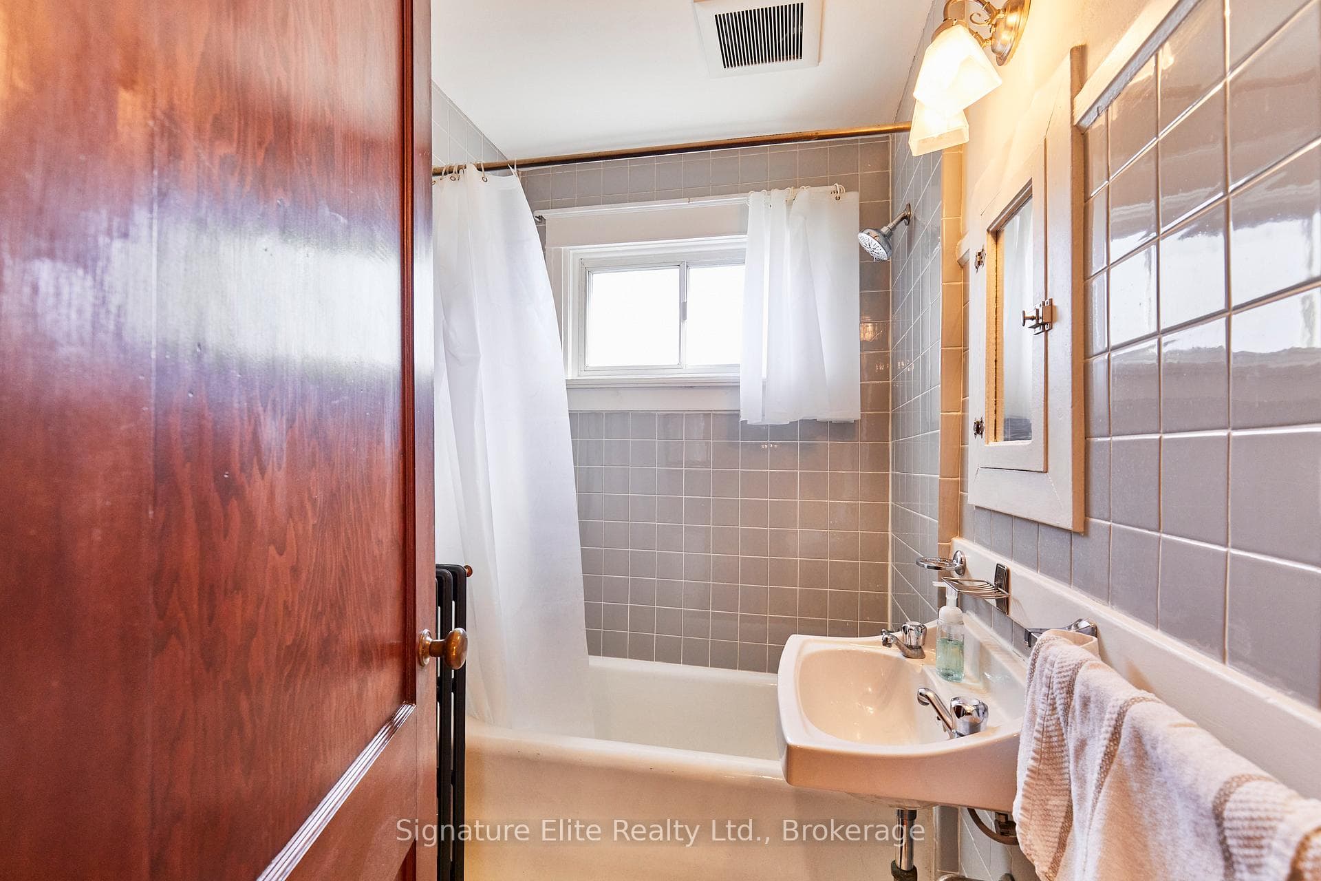 21 Hammersmith Avenue Unit Upper photo 25