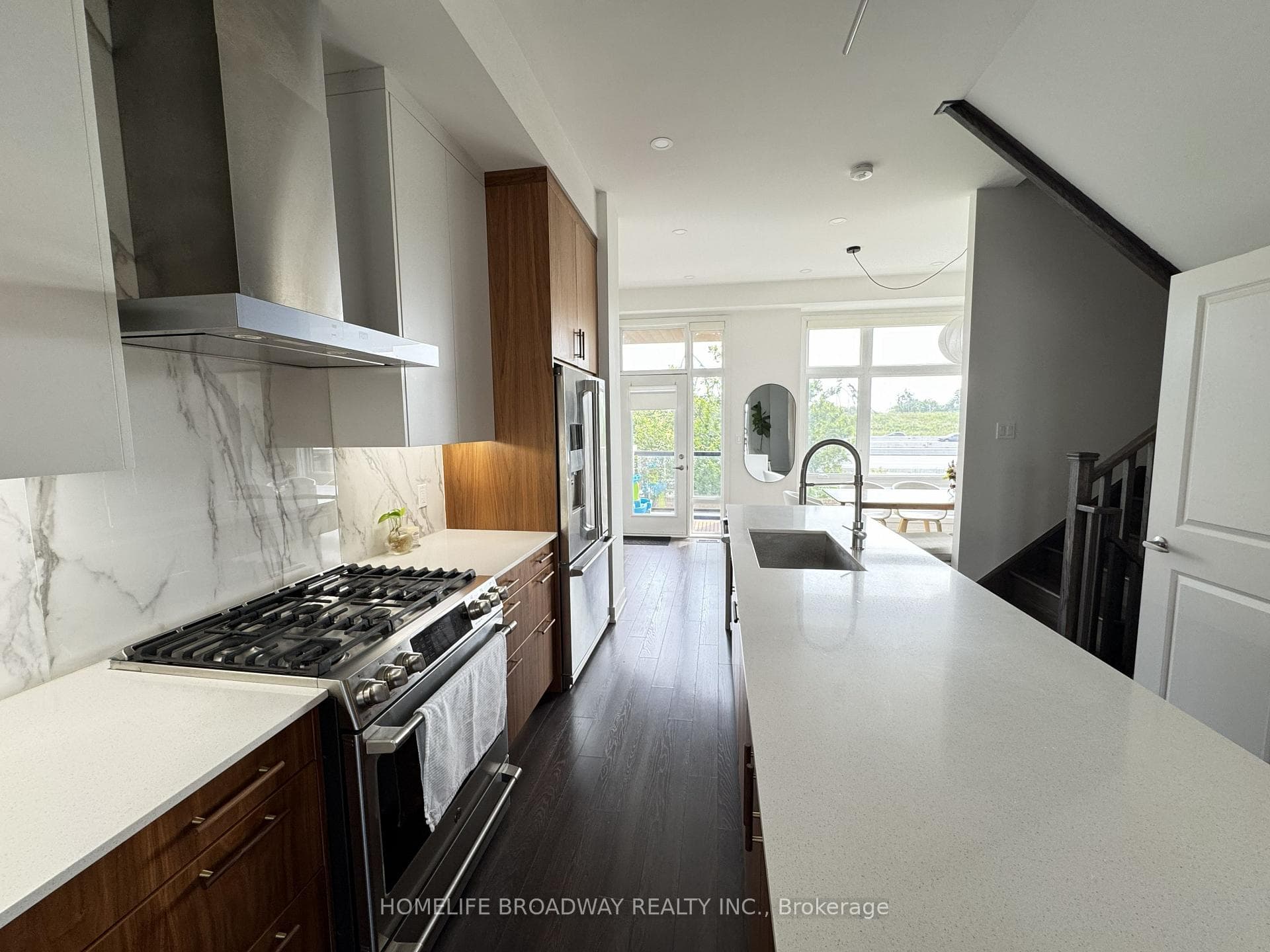99 Carpaccio Avenue photo 2