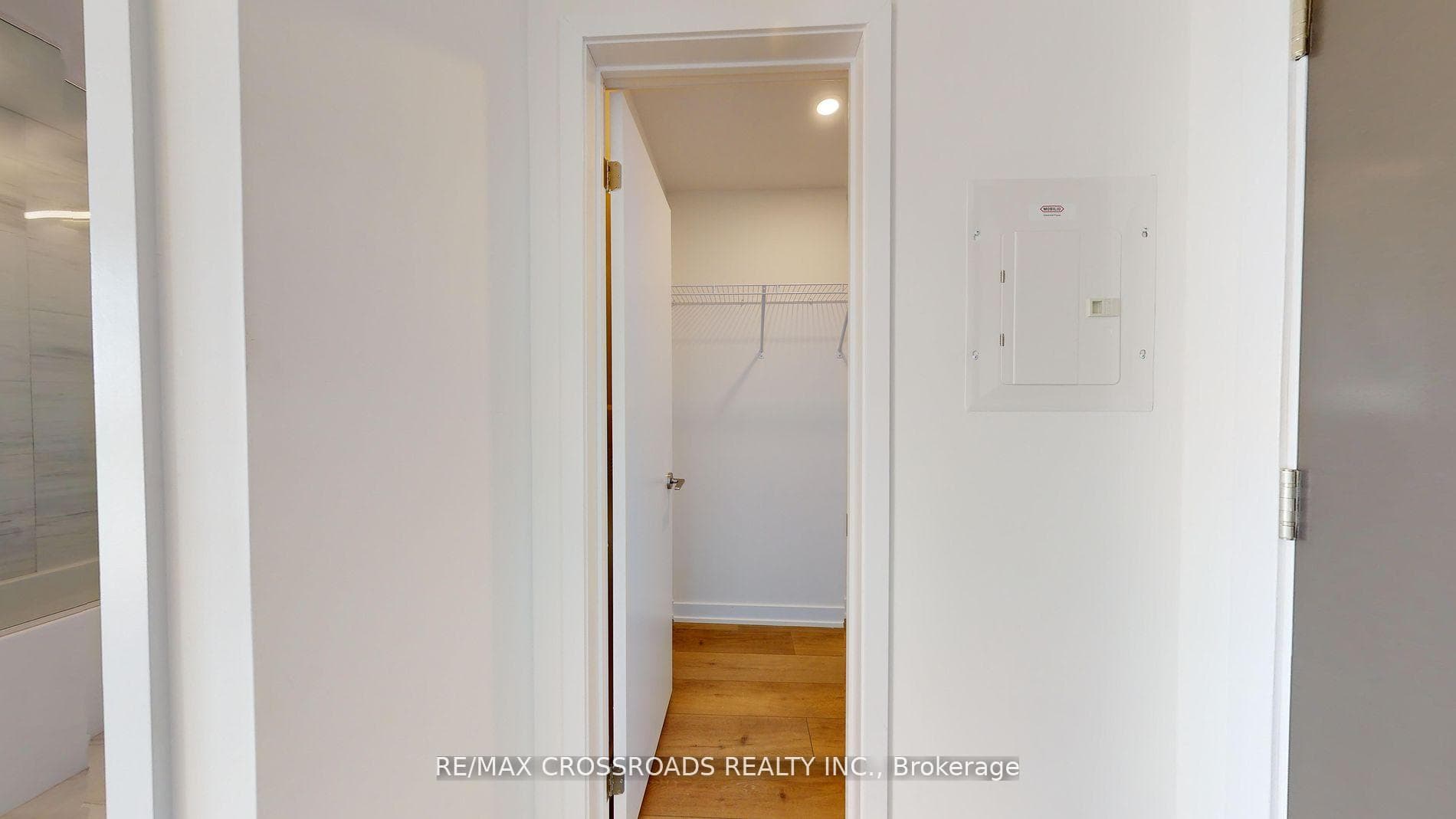 10 Honeycrisp Crescent Unit 1603 photo 15