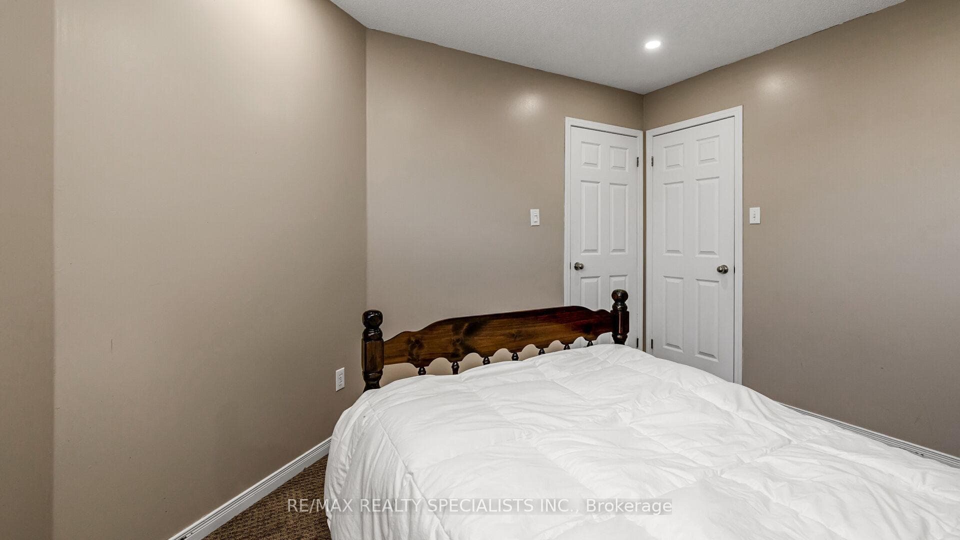108 Twin Pines Crescent photo 30