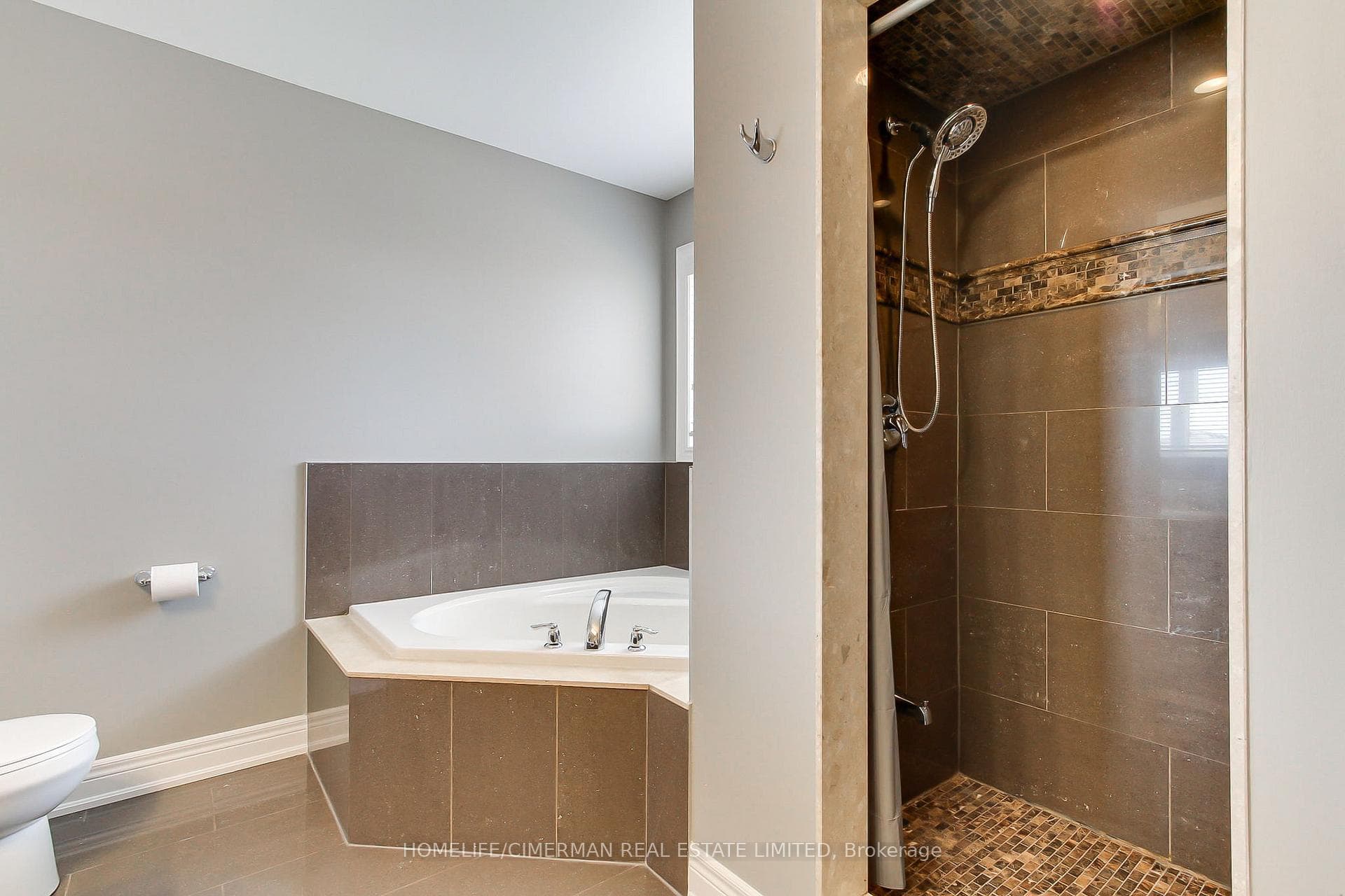 88 Chelsea Crescent photo 24