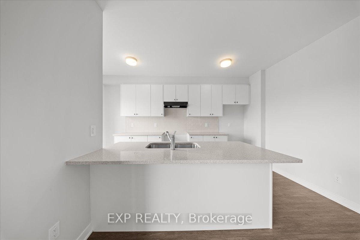 1008 Elixir Place photo 8