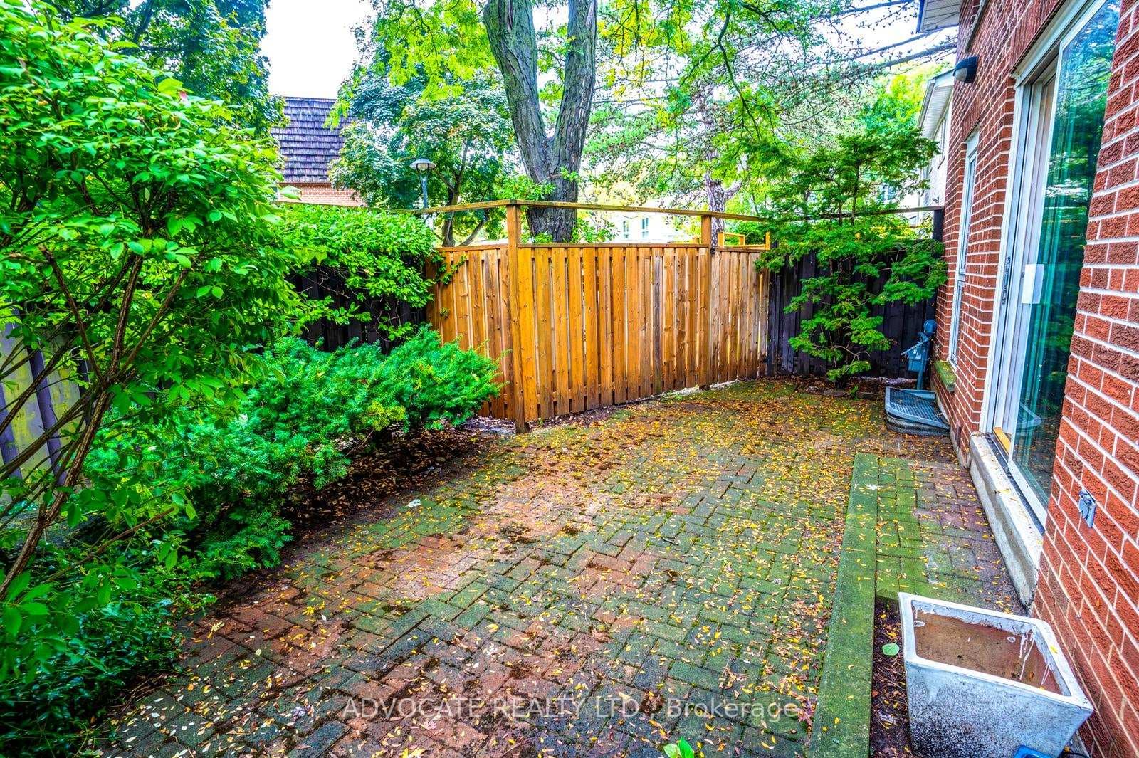 16 Rollscourt Drive photo 42