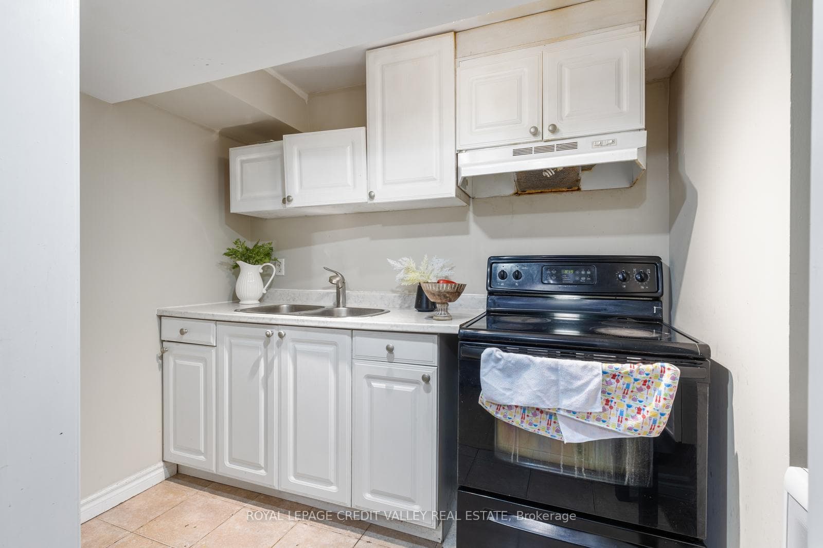 84 Whiteface Crescent photo 27