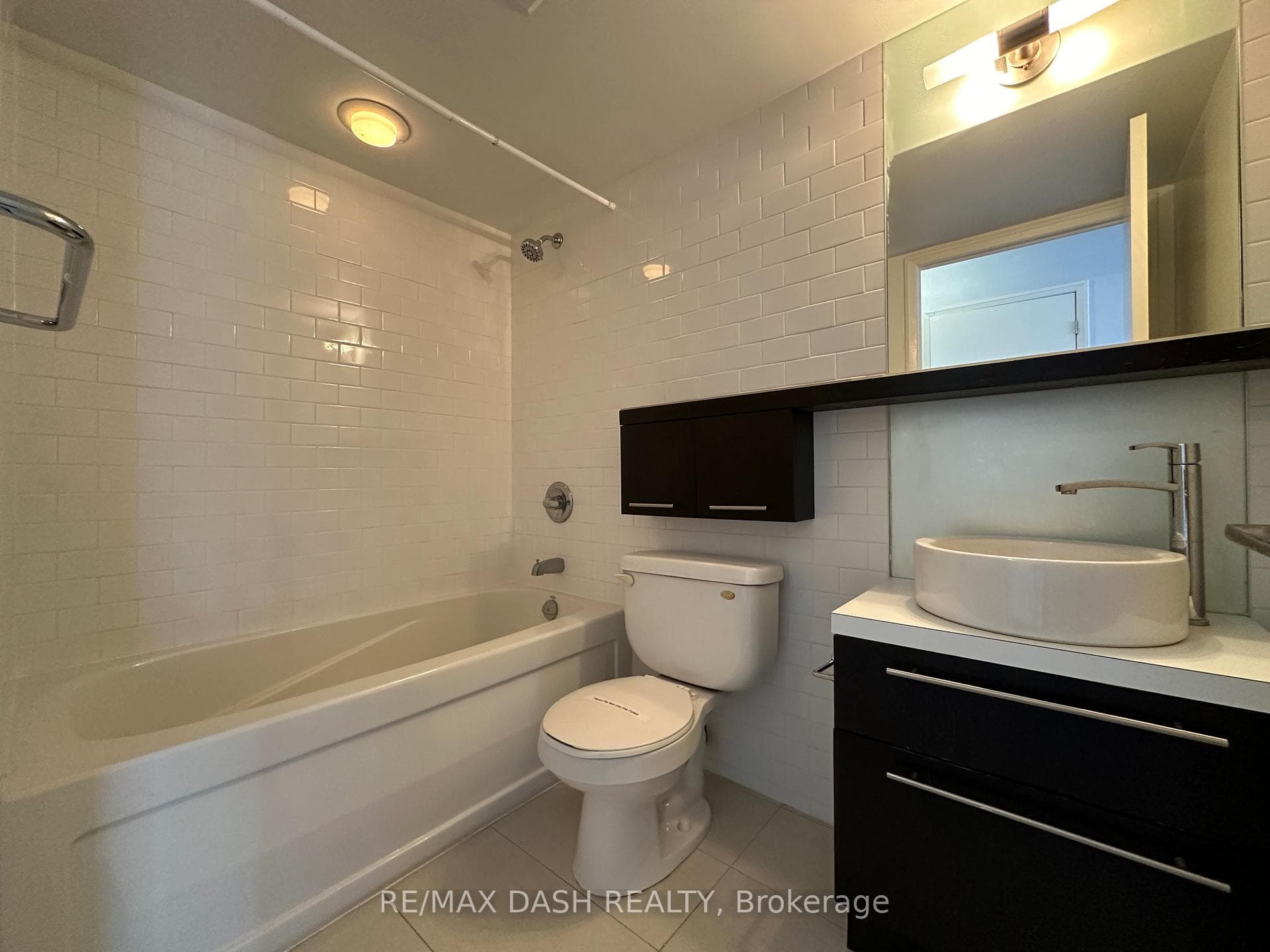 21 Carlton Street Unit 1008 photo 11