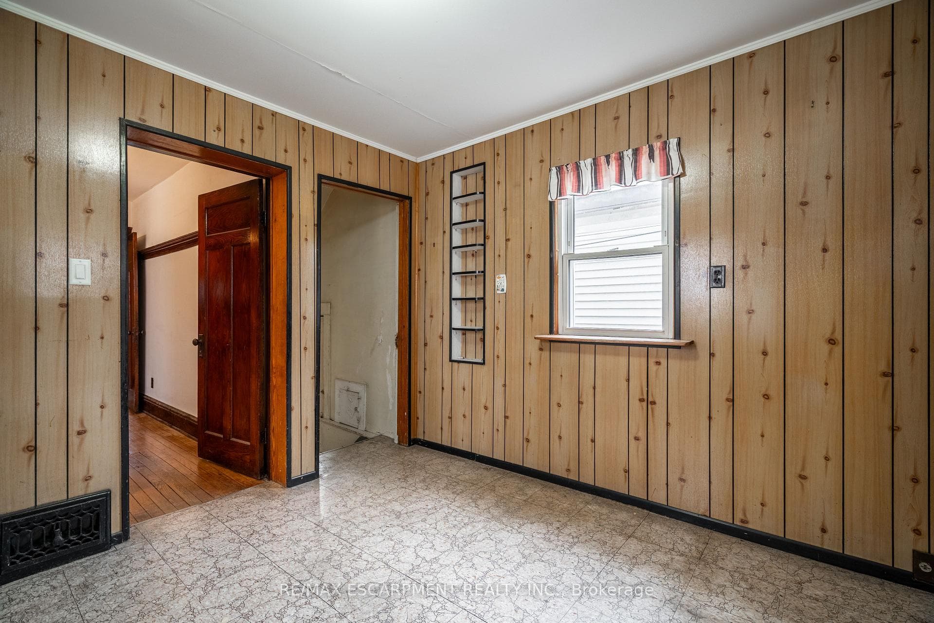 191 ROTHSAY Avenue photo 17