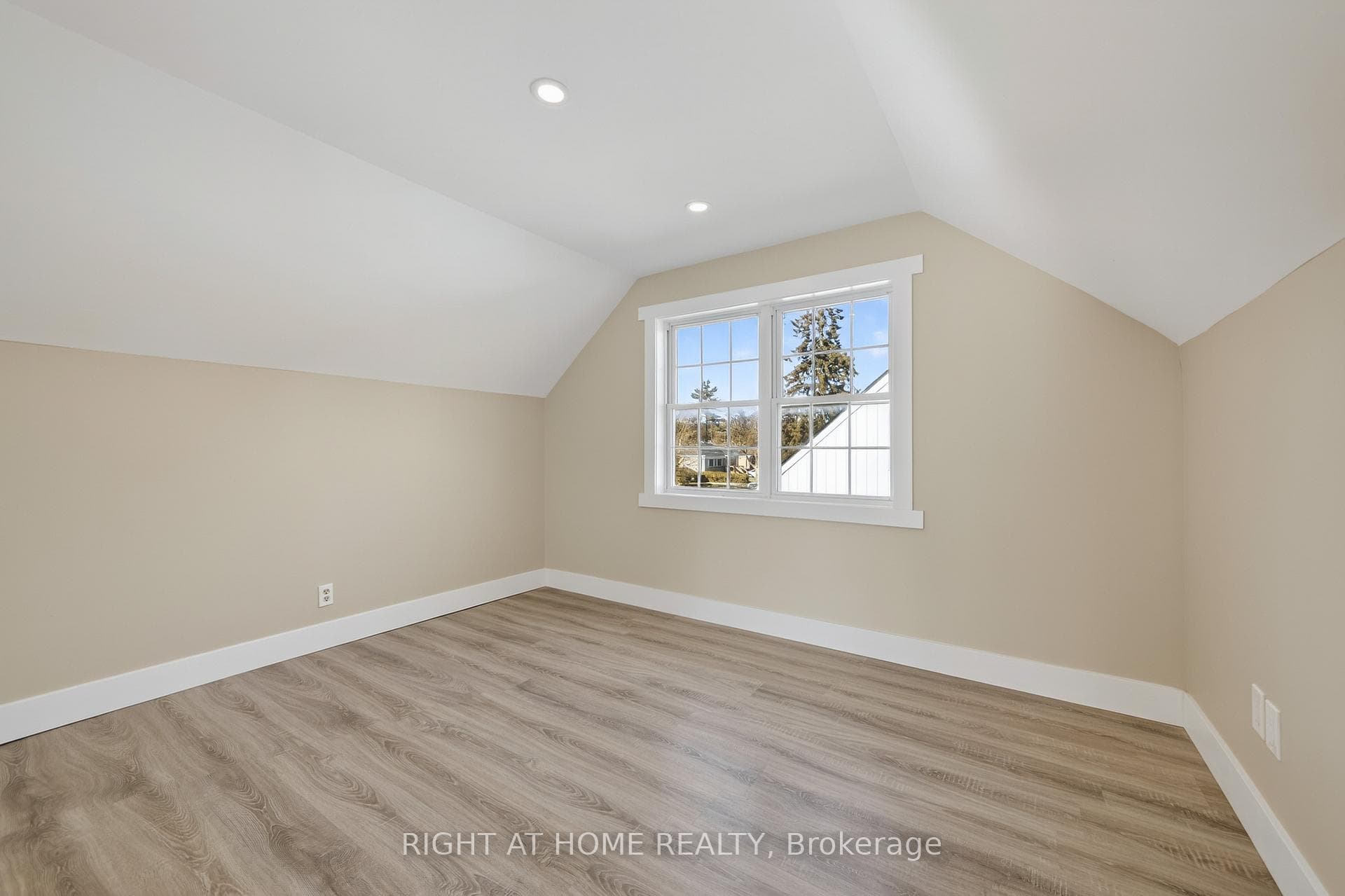 11 Newton Street photo 30