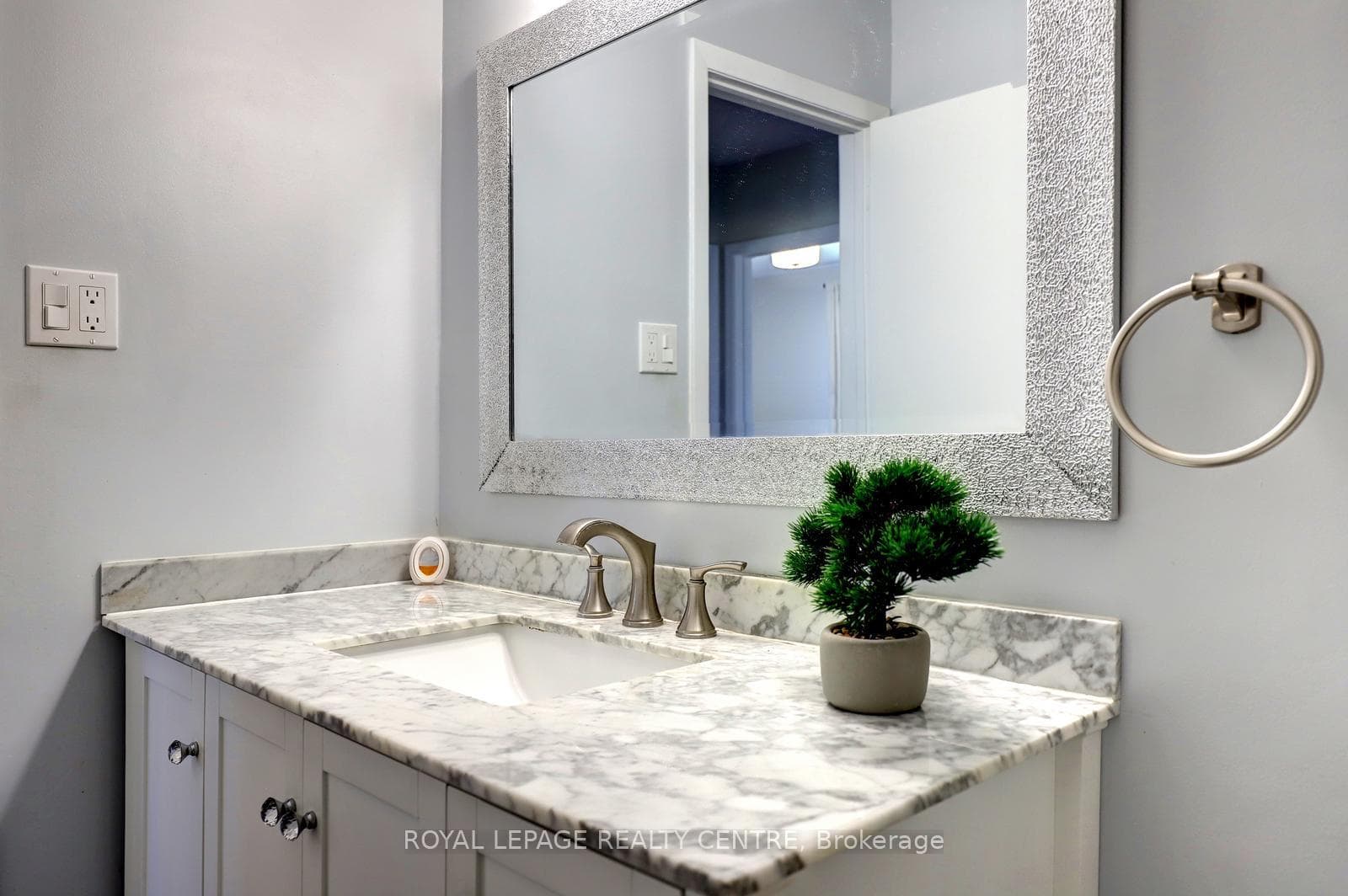 1278 Shamir Crescent photo 22