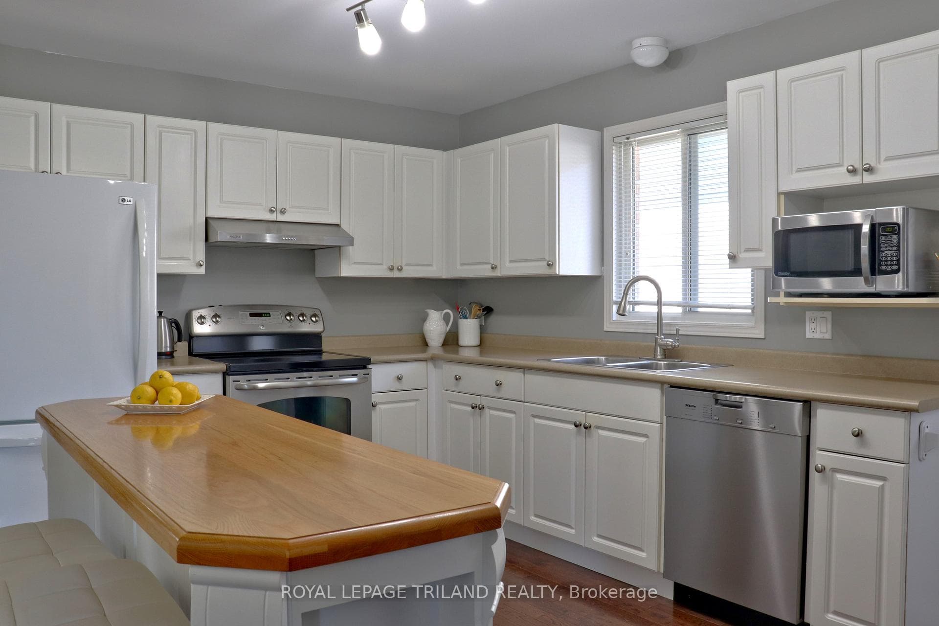 366 White Sands Drive photo 9