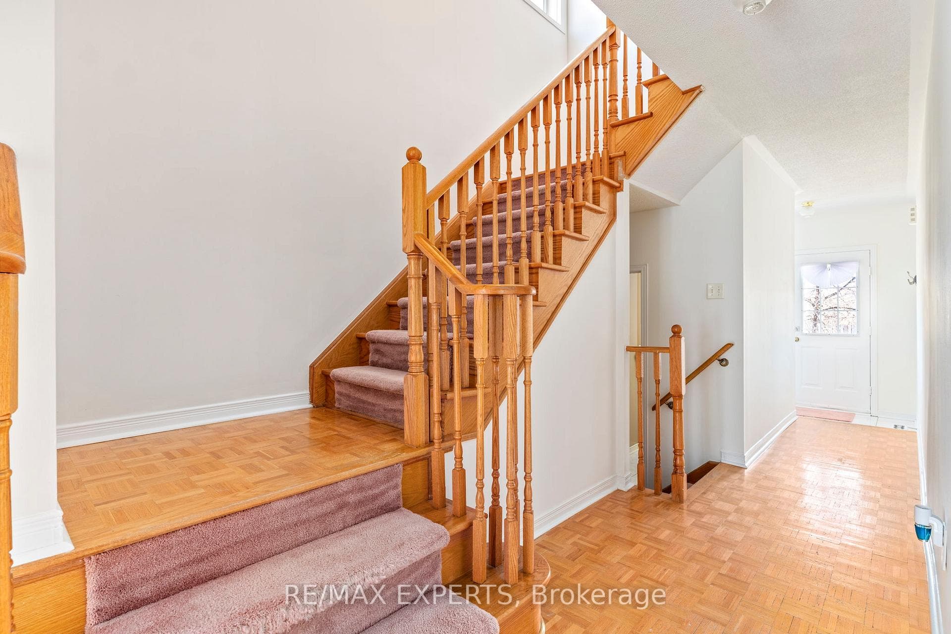 61 Ironhorse Crescent photo 5