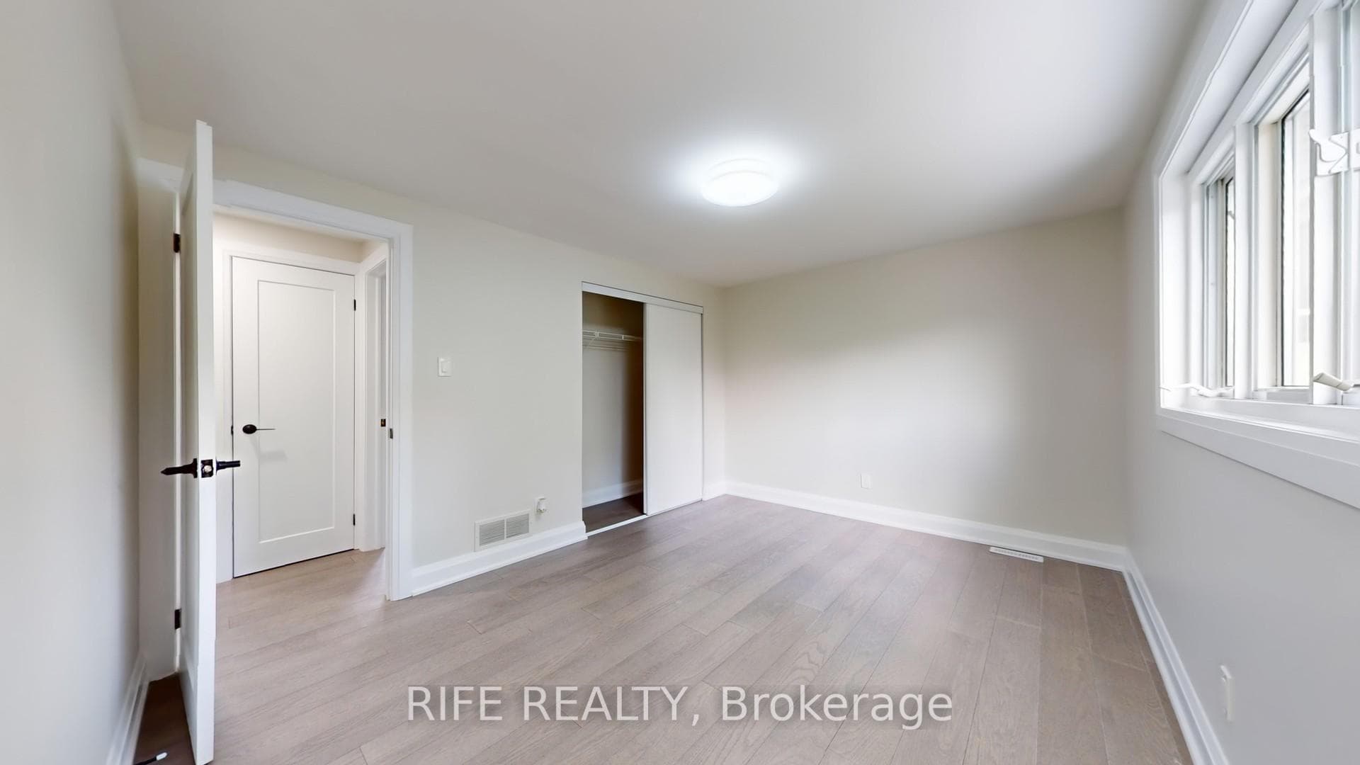 2137 Hixon Street photo 29