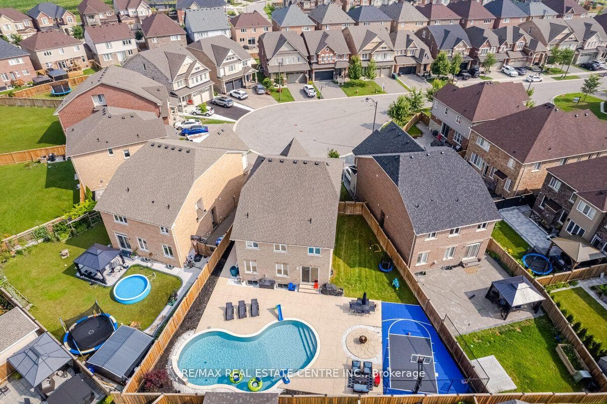 34 HAMILTON Court photo 40