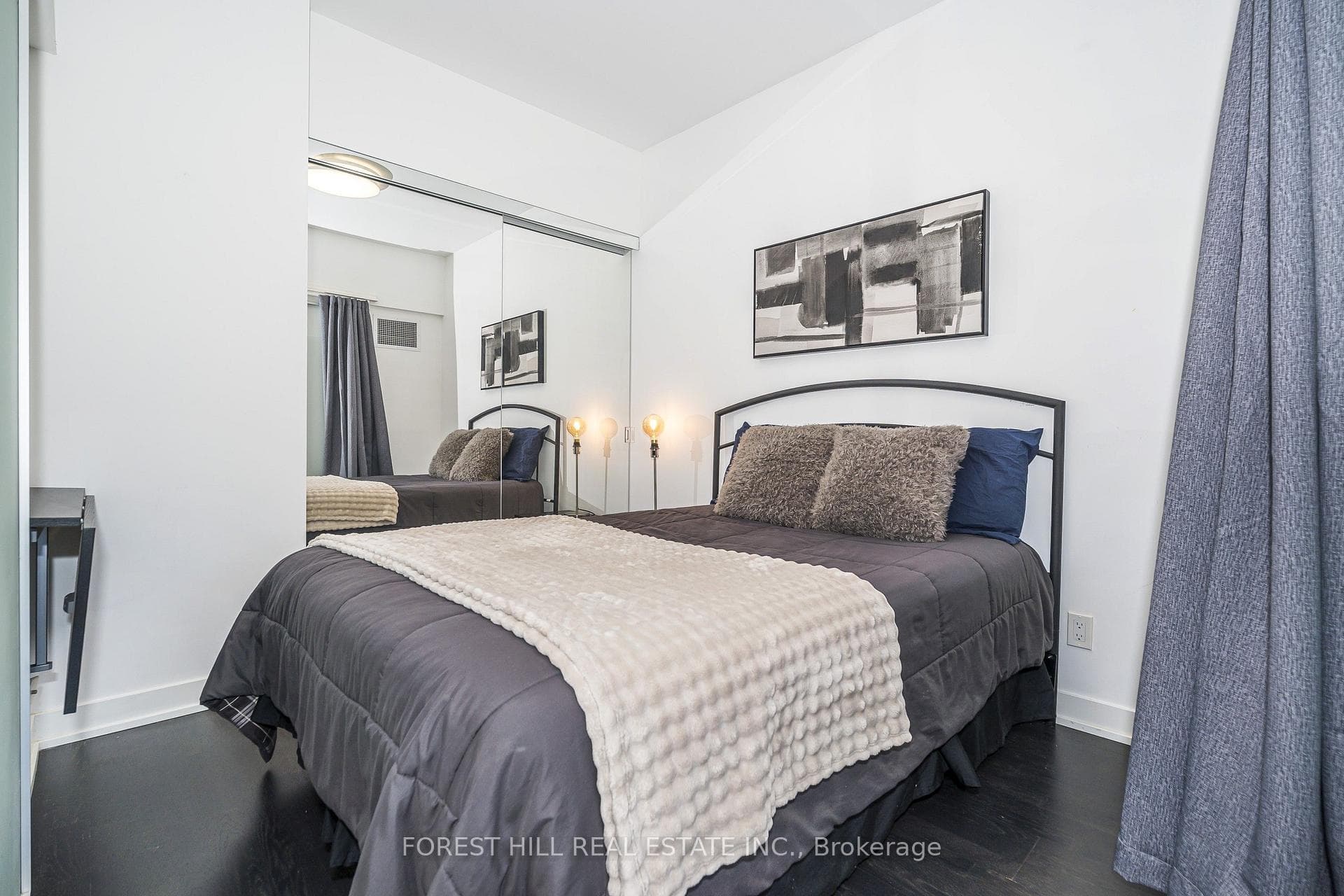 501 St Clair Avenue Unit 202 photo 15