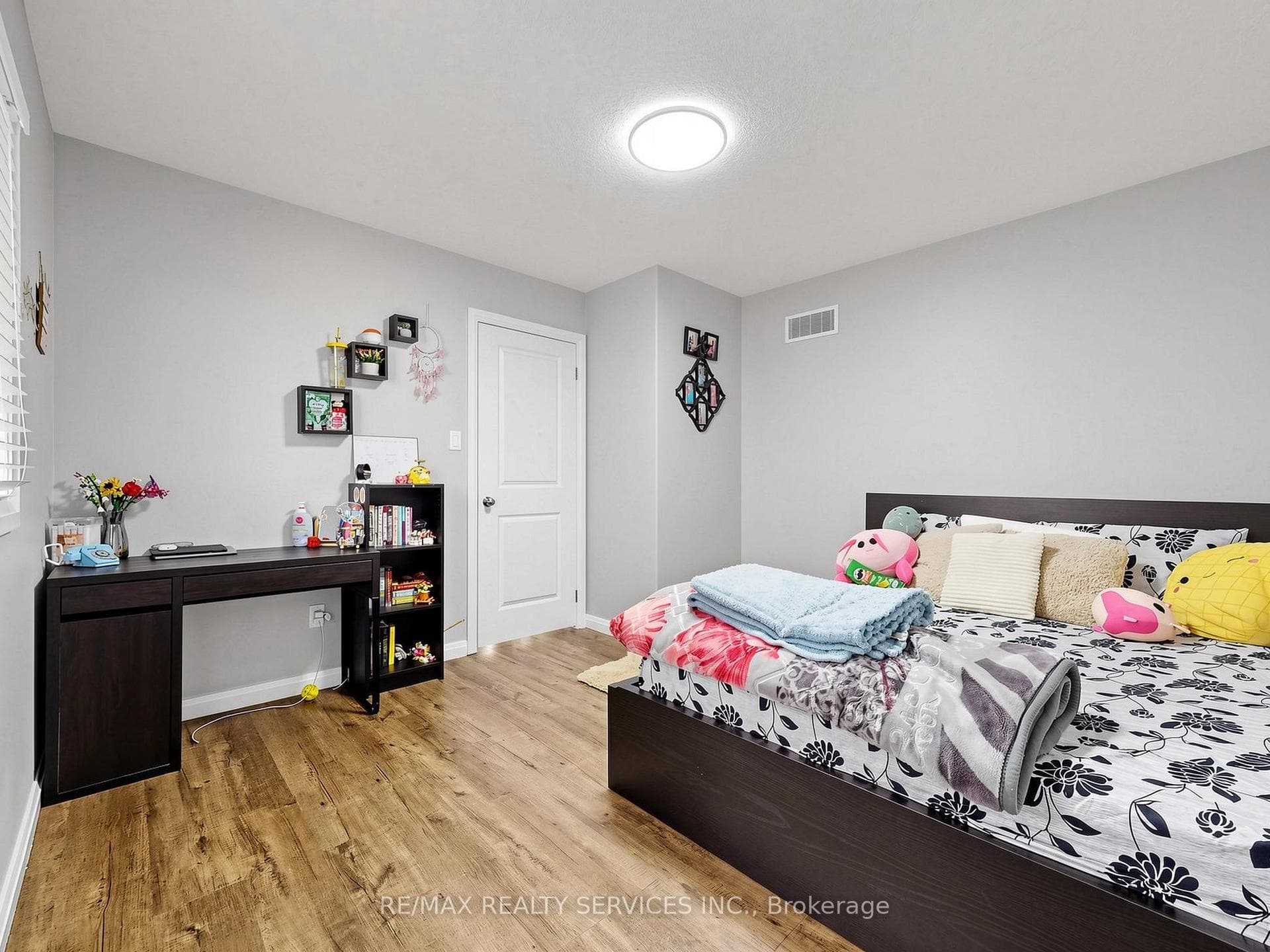 291 Hardcastle Drive photo 27