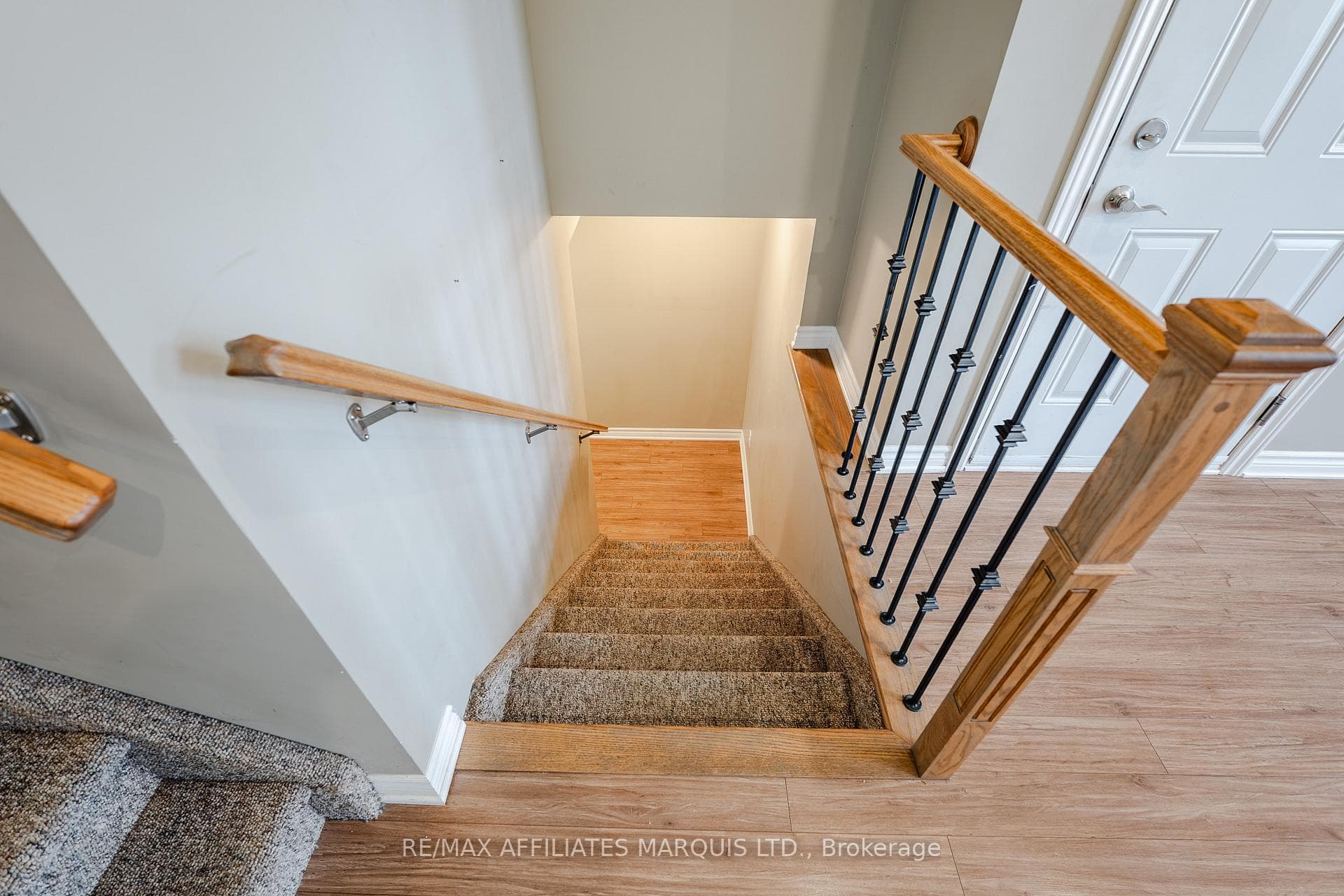 660 Hamilton Crescent photo 25