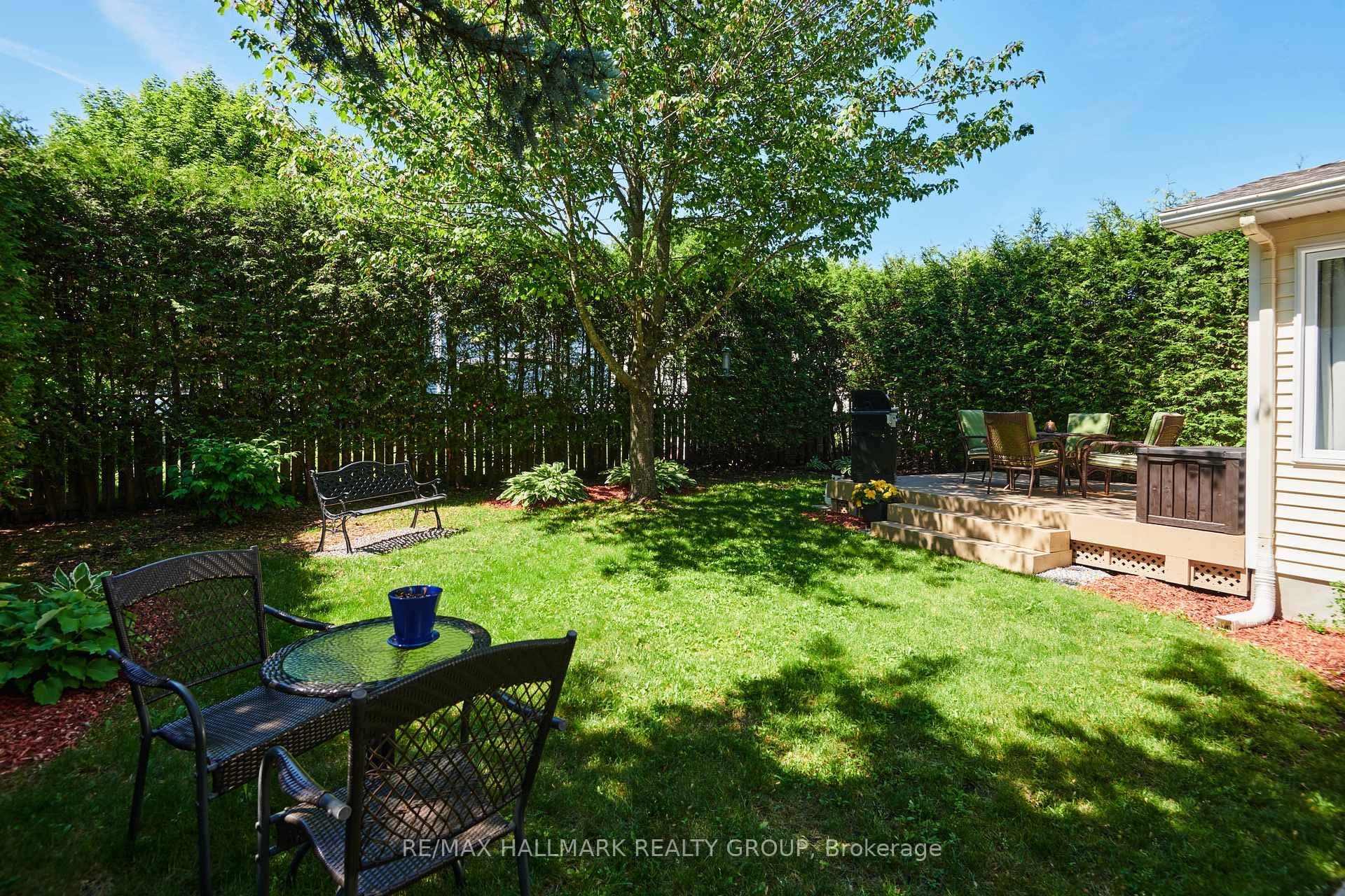 BACK YARD | plenty of space to relax or entertain