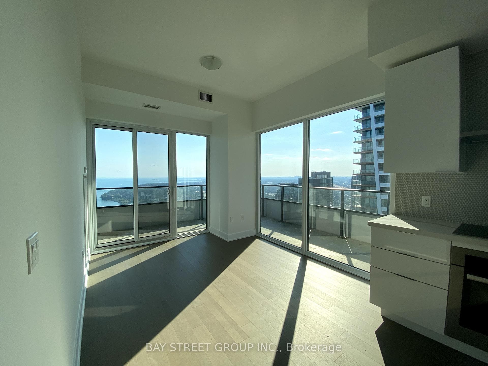 20 Shore Breeze Drive Unit 4601 photo 4