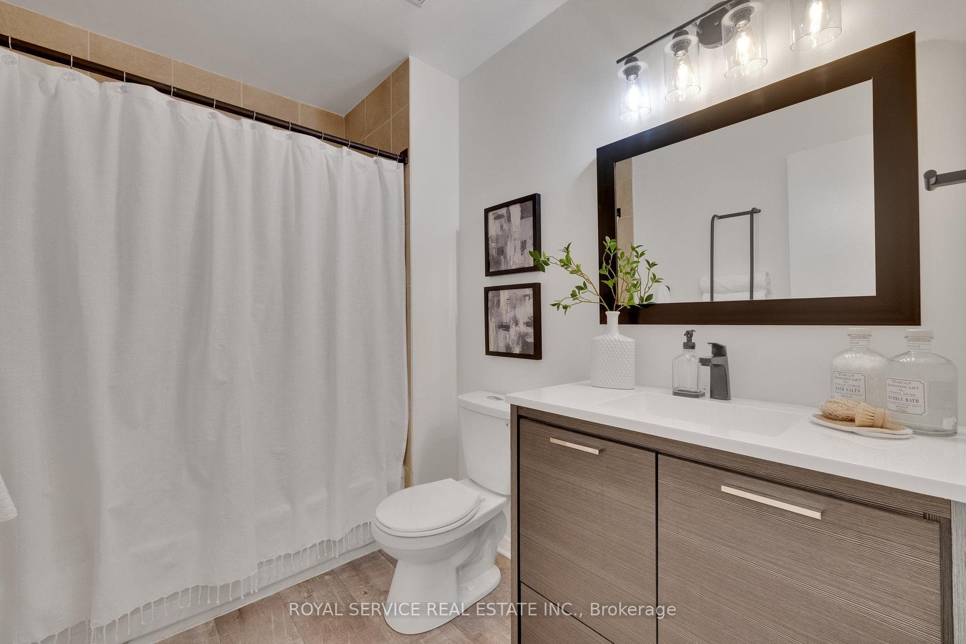 Modern 4 Piece Bathroom