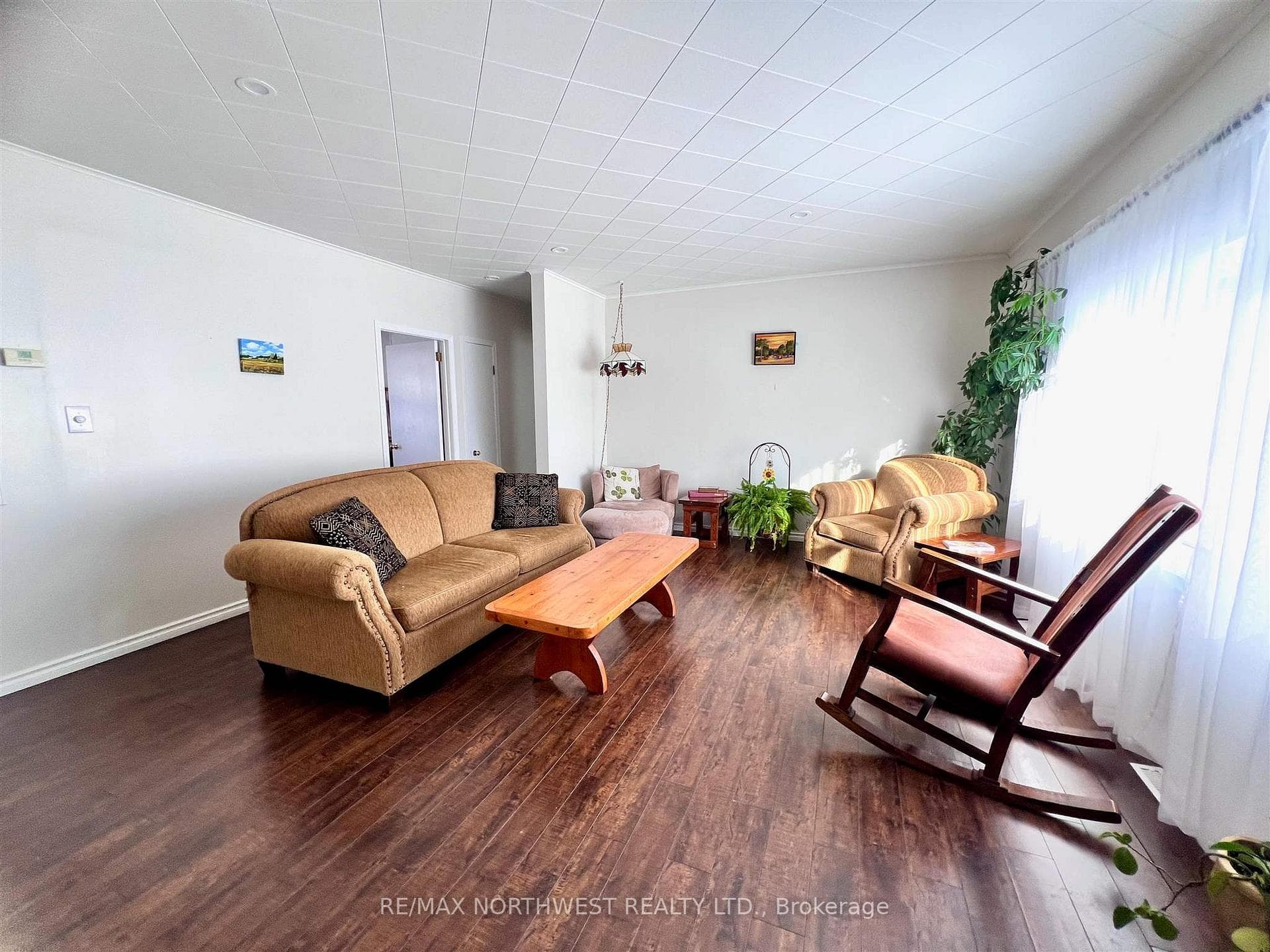 140 Regina Avenue photo 6