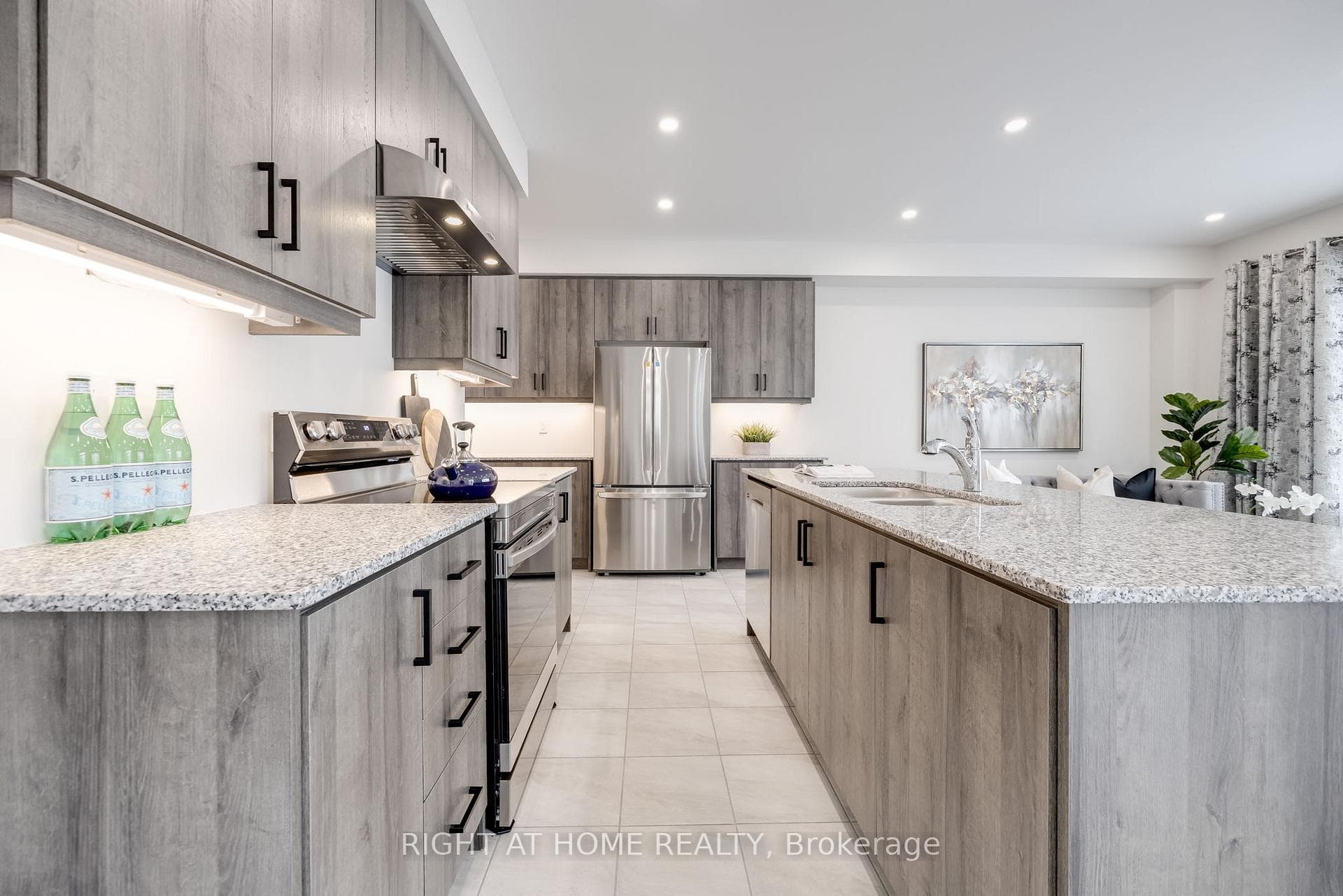 10 Ludlow Drive photo 2
