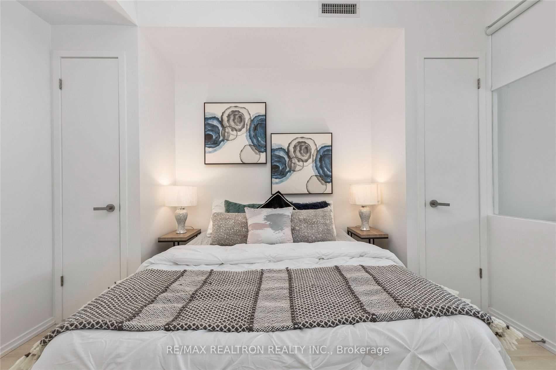 197 Yonge Street Unit 1603 photo 15