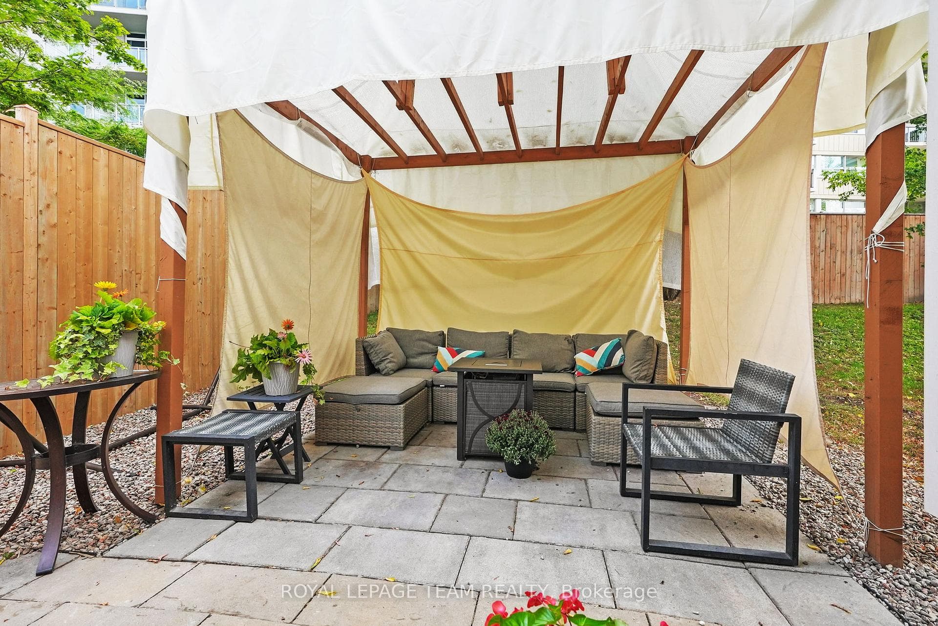 2122 Saunders Avenue photo 37