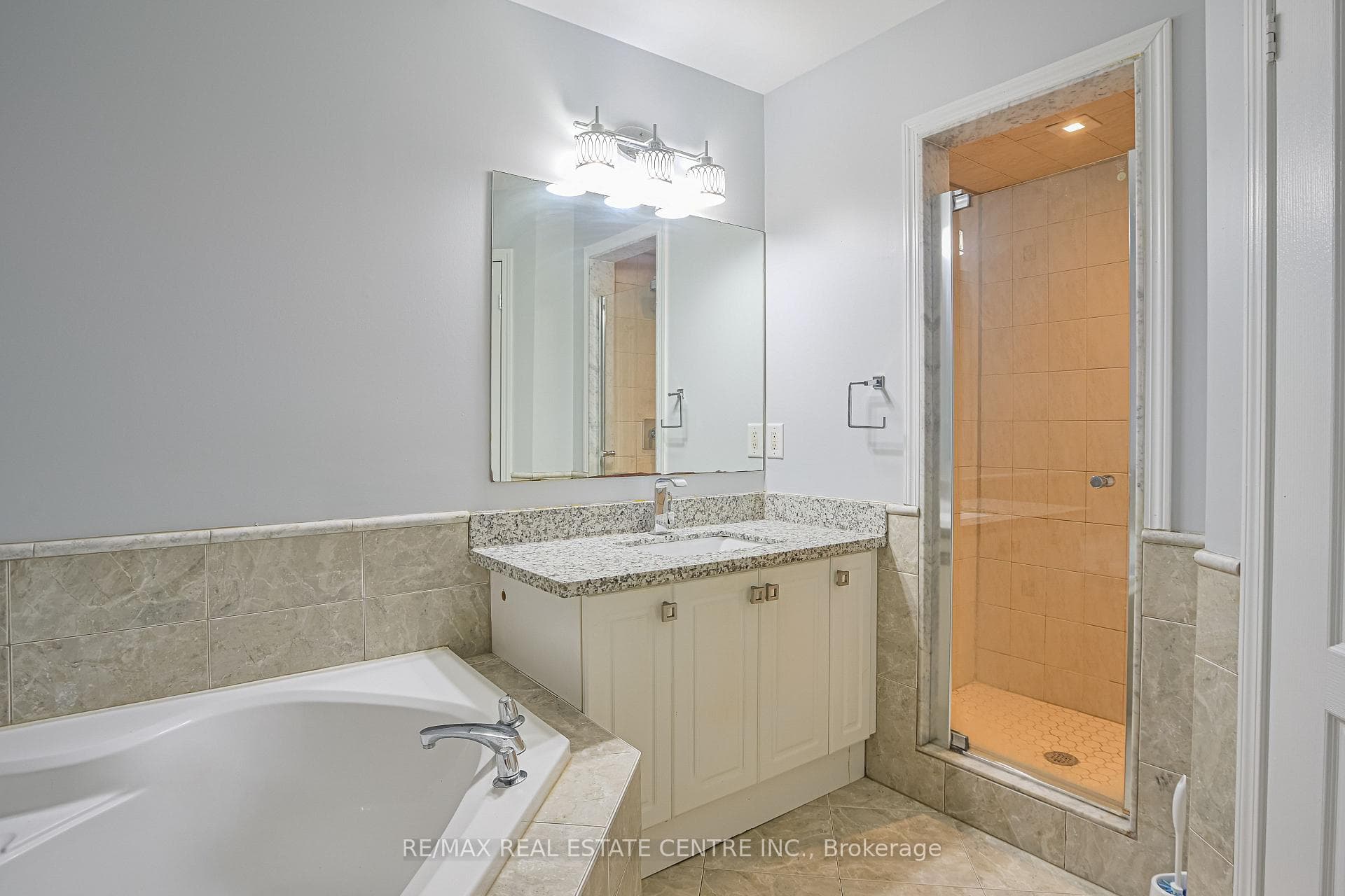 116 Cadillac Crescent photo 23