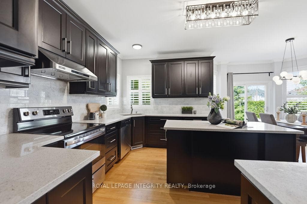 185 INSMILL Crescent photo 14